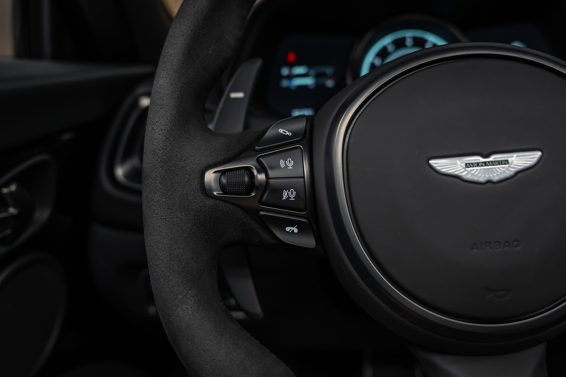 ASTON MARTIN DB11 V8 Volante Touchtronic 3 *Timeless Garantie*Sitzbelüftung*Alcantara*360°*-image-22