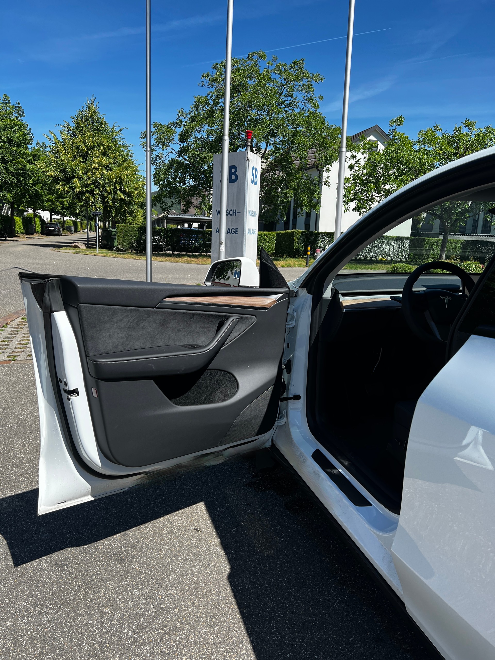 TESLA Long Range D-image-15