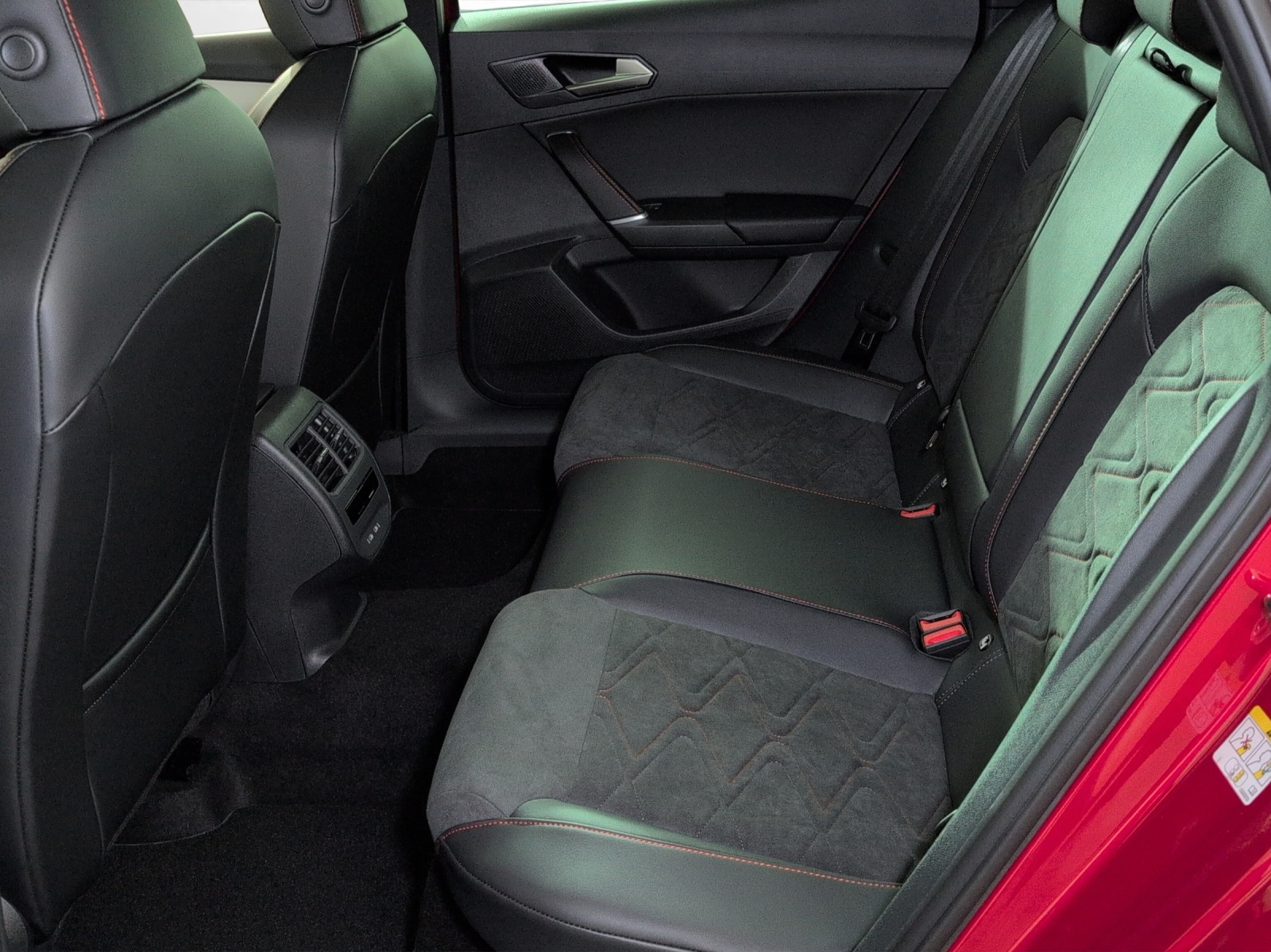 SEAT Leon 1.5 eTSI mHEV DSG FR-image-7
