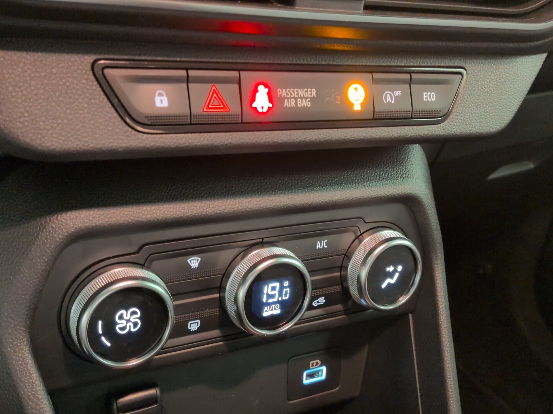 DACIA Jogger TCe 110 Extreme-image-19