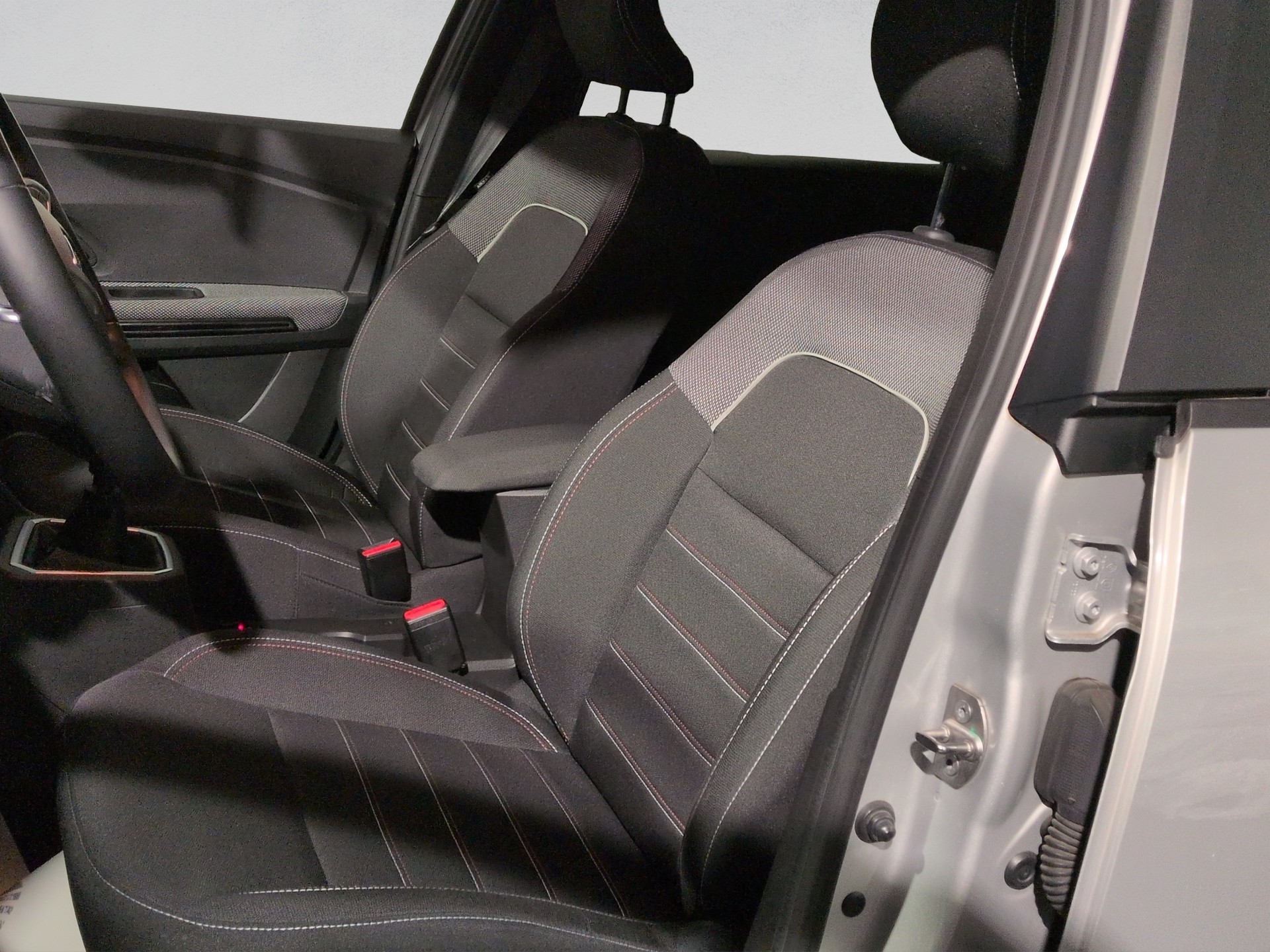 DACIA Jogger TCe 110 Extreme-image-8