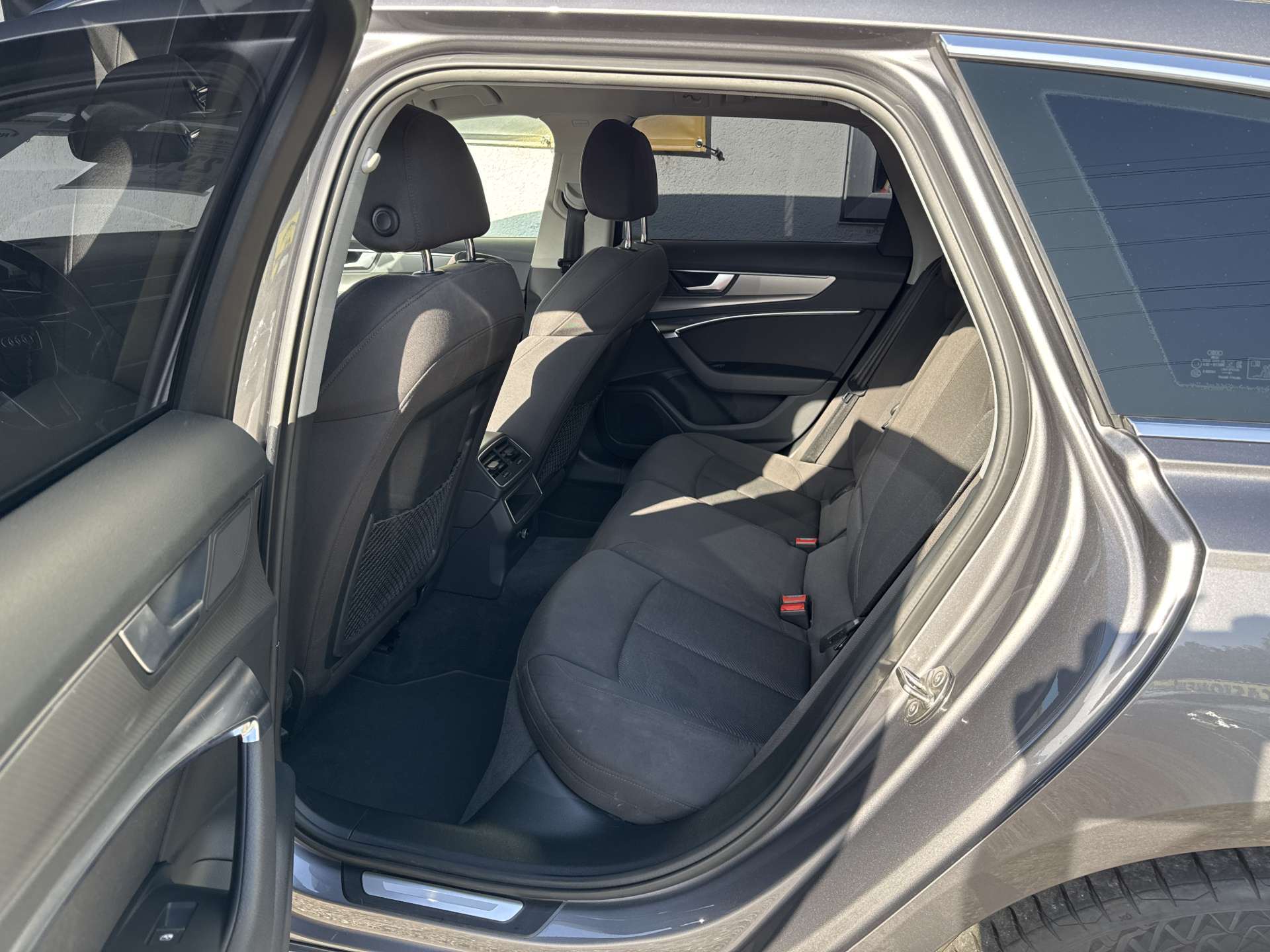 AUDI A6 Avant 40 TDi Sport 204PS S-Tronic Automat-image-7