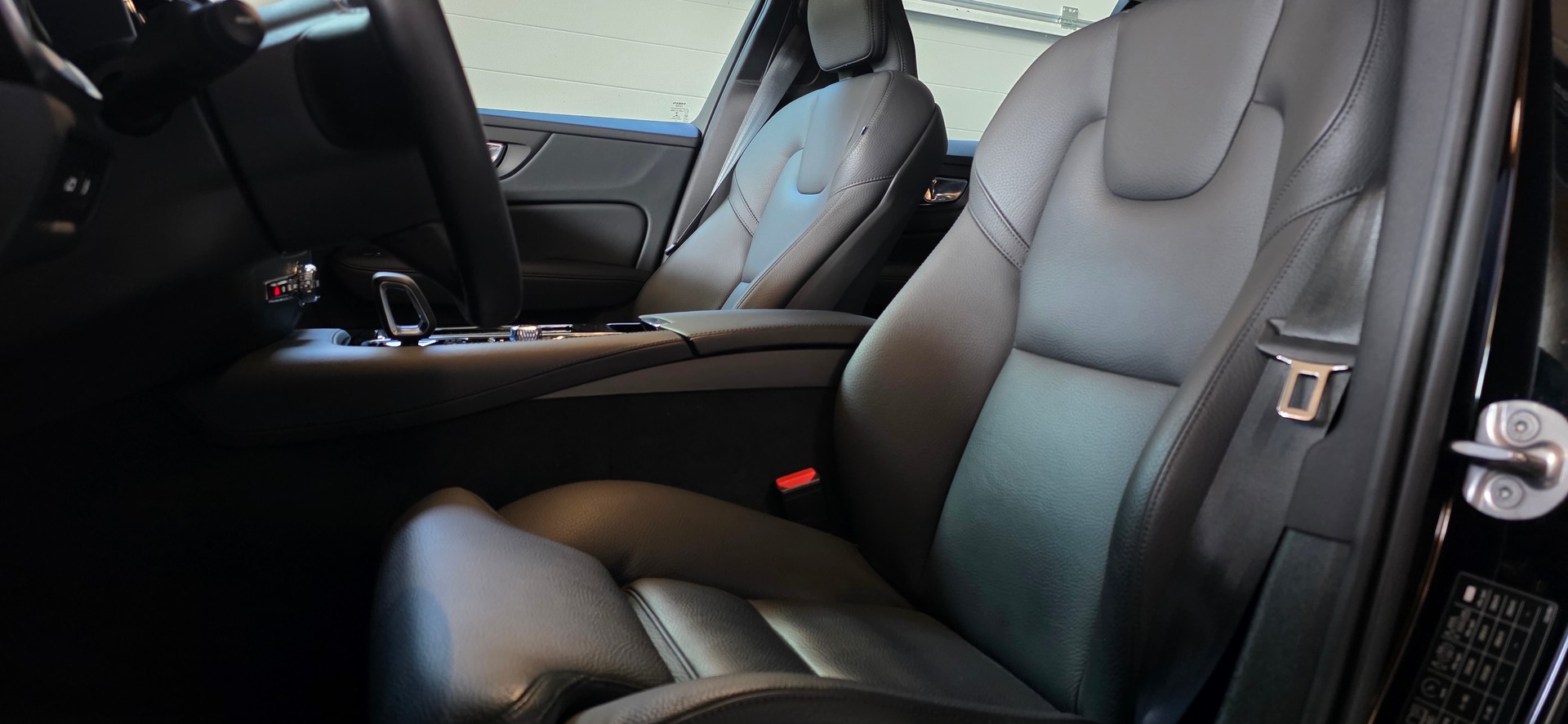 VOLVO V60 T6 eAWD Plug in Hybrid Plus Bright Geartronic *Sitz-&Lenkradheizung* LaneAssist&ACC*-image-9