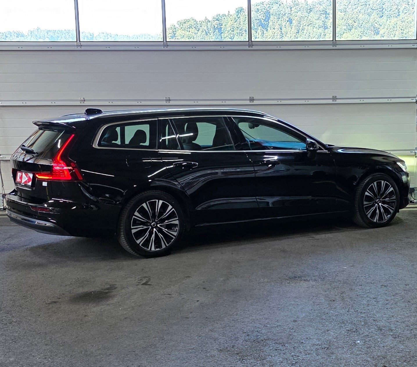 VOLVO V60 T6 eAWD Plug in Hybrid Plus Bright Geartronic *Sitz-&Lenkradheizung* LaneAssist&ACC*-image-4