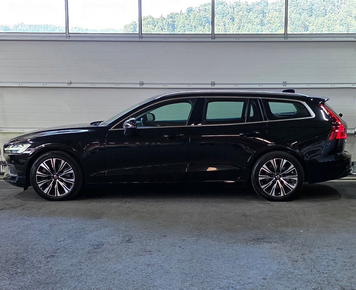 VOLVO V60 T6 eAWD Plug in Hybrid Plus Bright Geartronic *Sitz-&Lenkradheizung* LaneAssist&ACC*-showroom-element-1