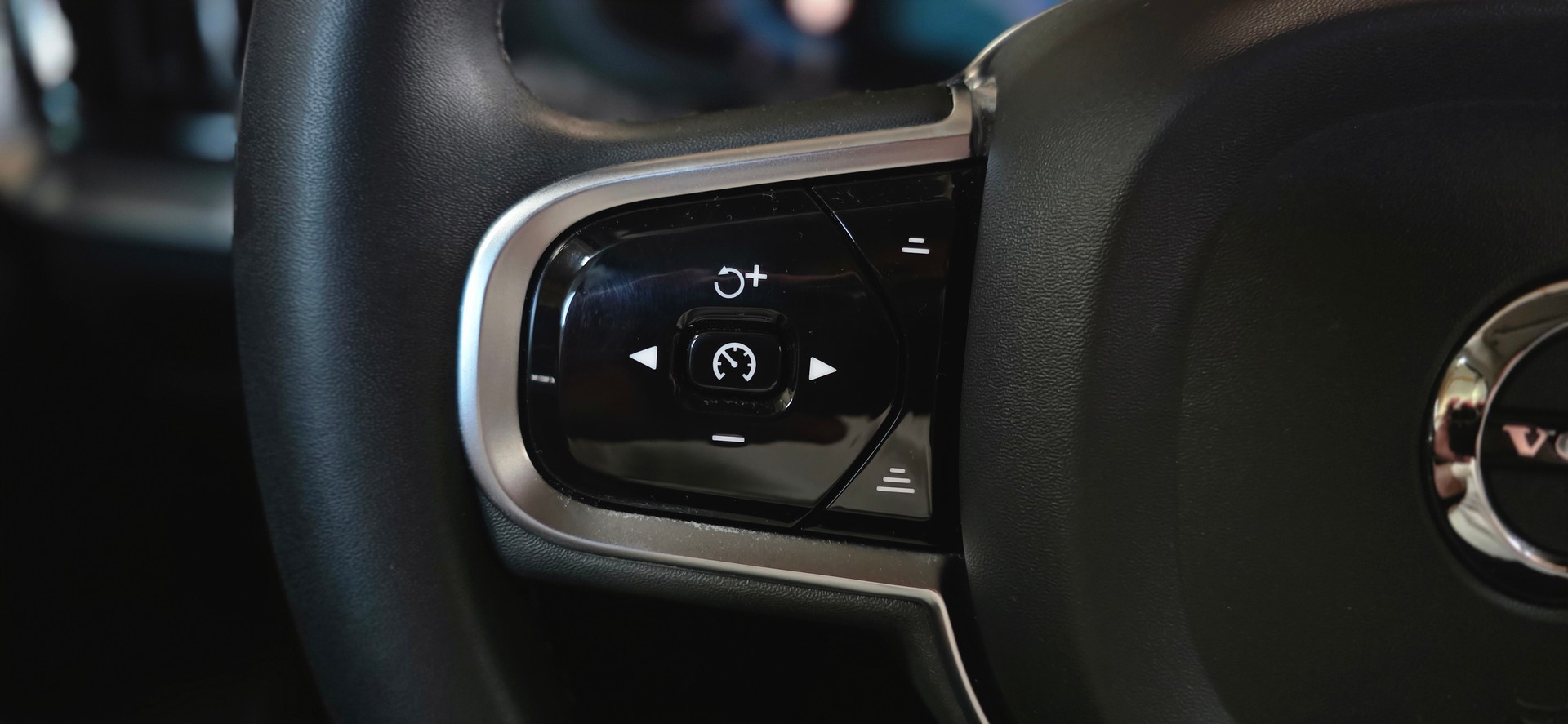 VOLVO V60 T6 eAWD Plug in Hybrid Plus Bright Geartronic *Sitz-&Lenkradheizung* LaneAssist&ACC*-image-14