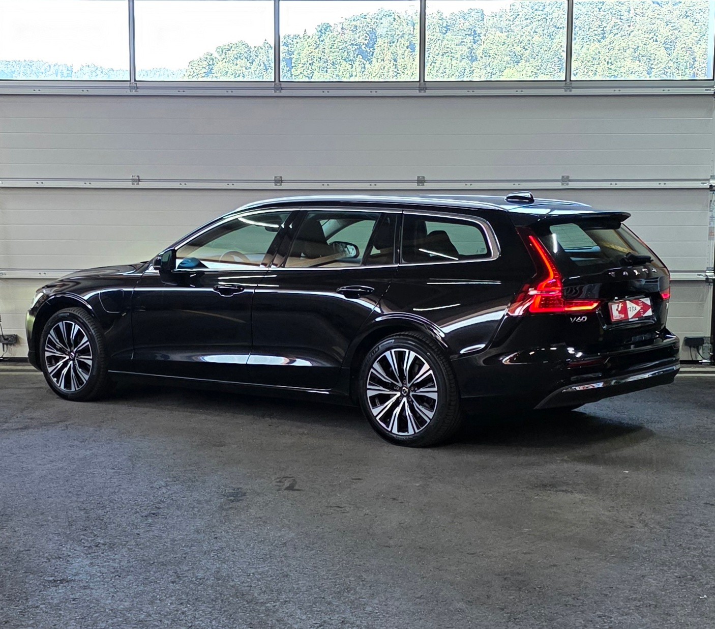 VOLVO V60 T6 eAWD Plug in Hybrid Plus Bright Geartronic *Sitz-&Lenkradheizung* LaneAssist&ACC*-showroom-element-2