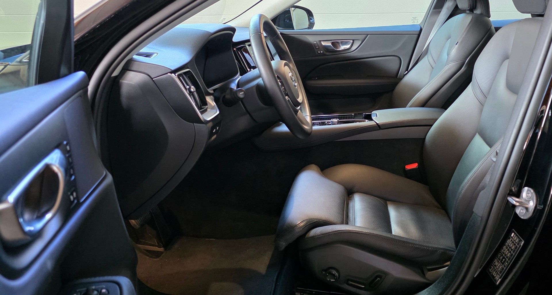 VOLVO V60 T6 eAWD Plug in Hybrid Plus Bright Geartronic *Sitz-&Lenkradheizung* LaneAssist&ACC*-image-8