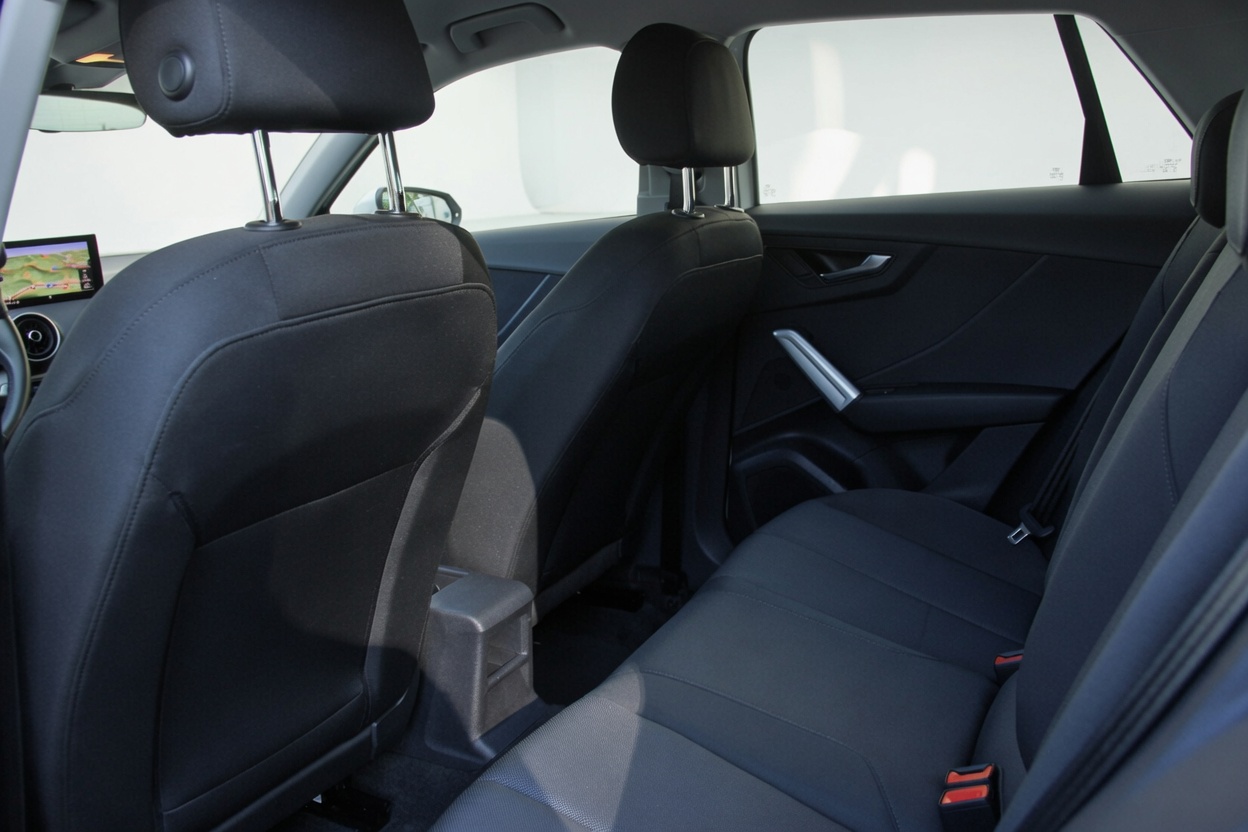 AUDI Q2 35 TDI quattro S-tronic-image-9