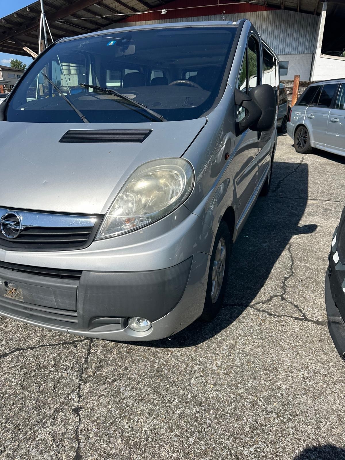 OPEL Vivaro Life 2.5CDTI 2.7t L1H1-image-2