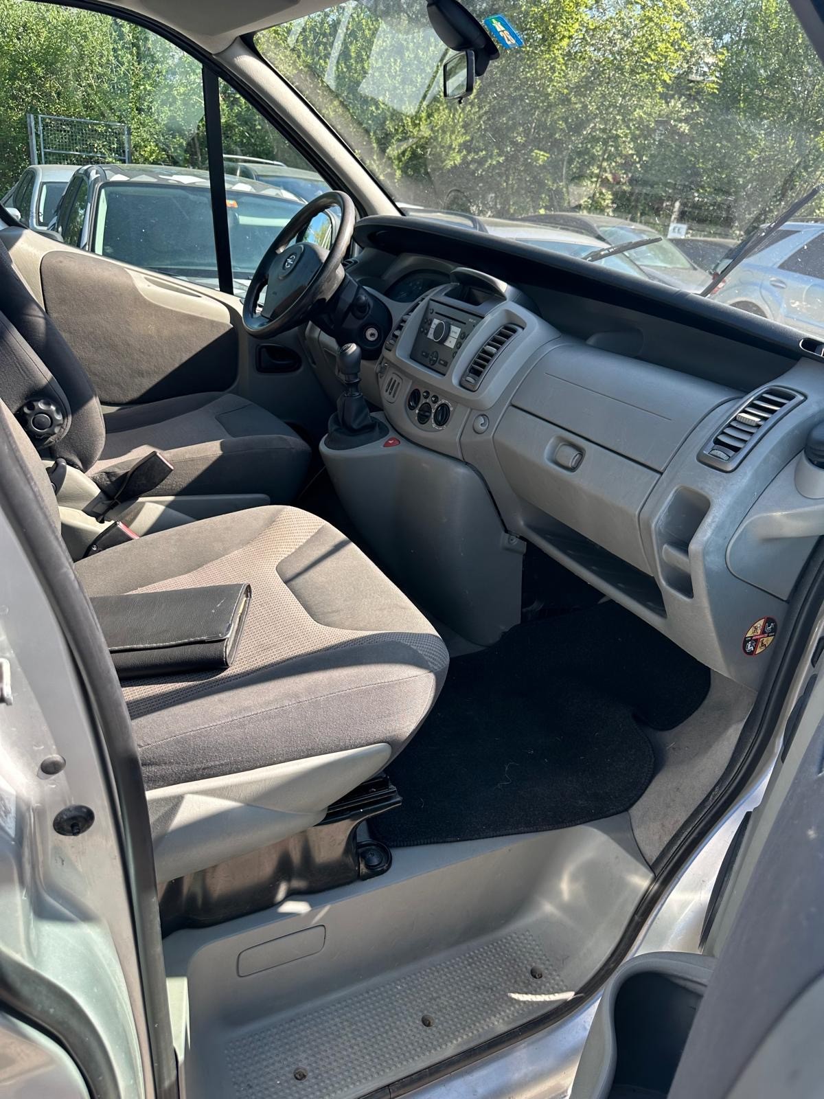 OPEL Vivaro Life 2.5CDTI 2.7t L1H1-image-4