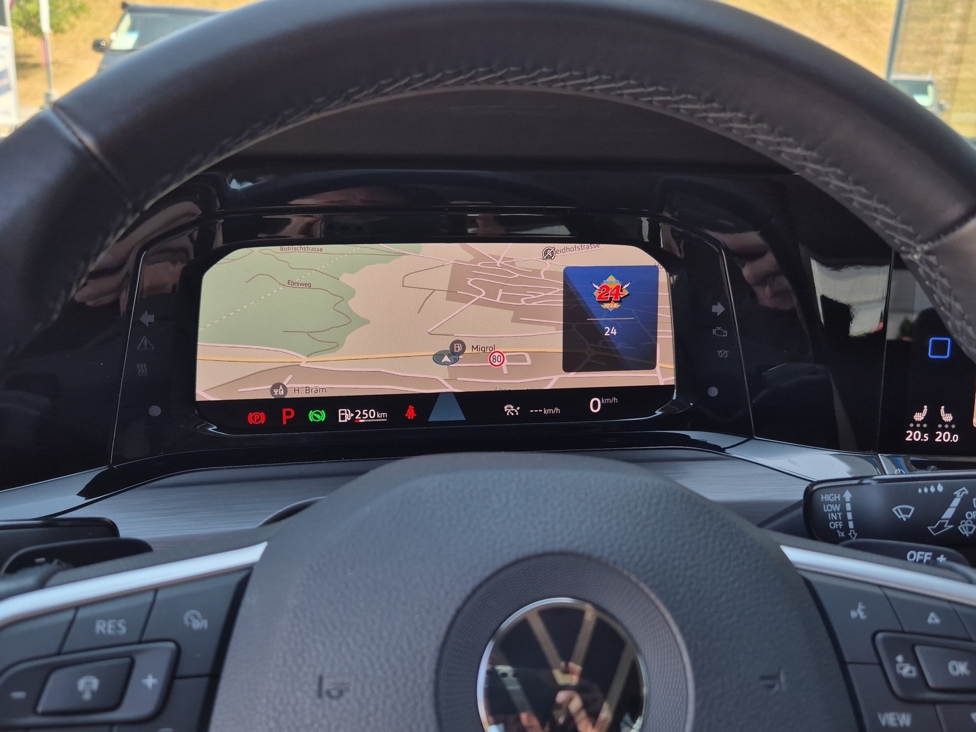 VW Golf 1.5 eTSI mHEV ACT First Edition DSG-image-16