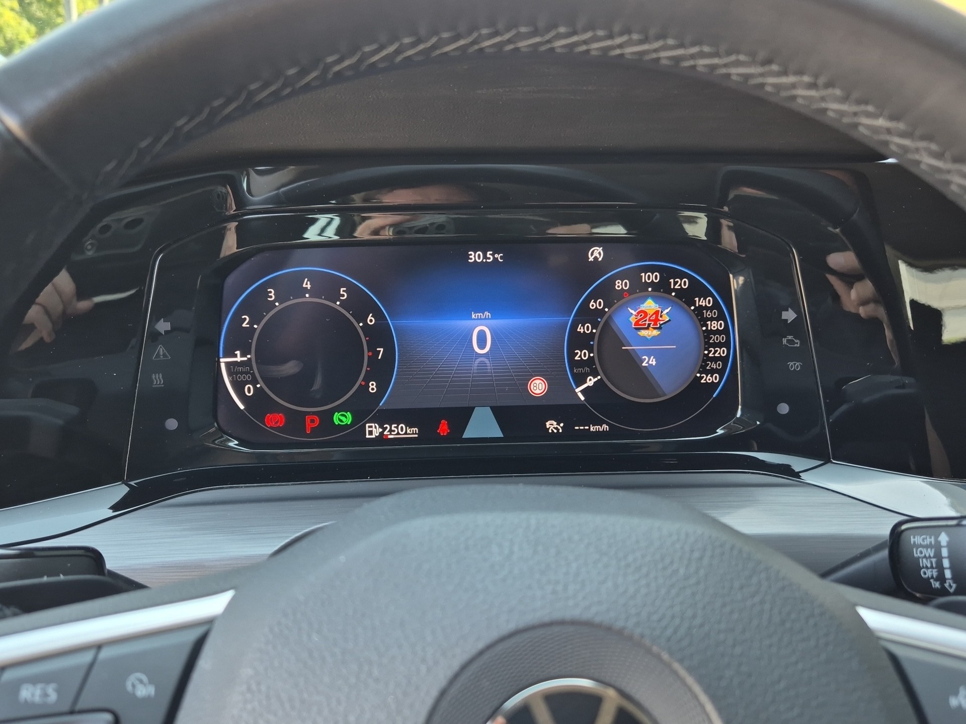 VW Golf 1.5 eTSI mHEV ACT First Edition DSG-image-17