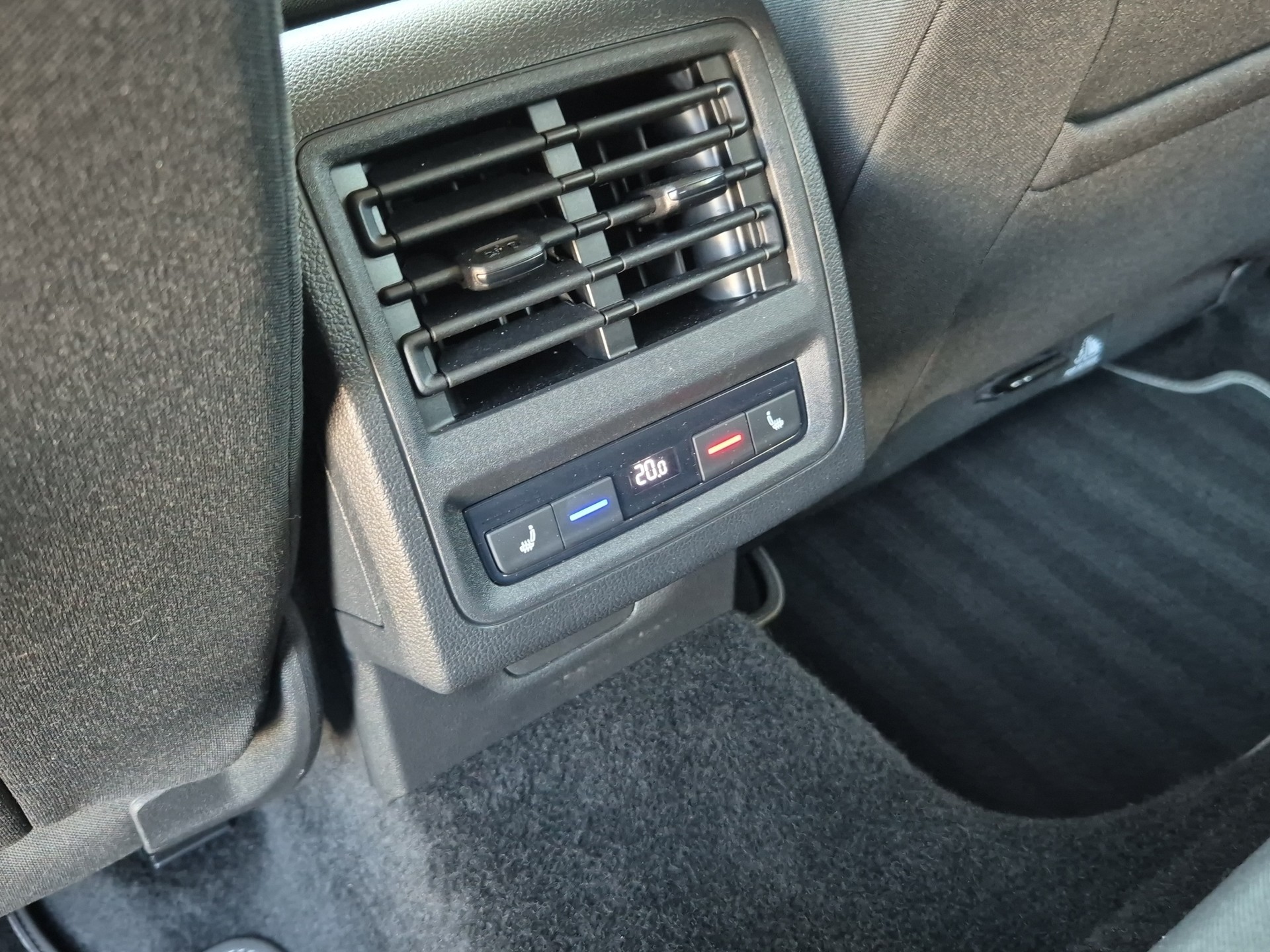 VW Golf 1.5 eTSI mHEV ACT First Edition DSG-image-22