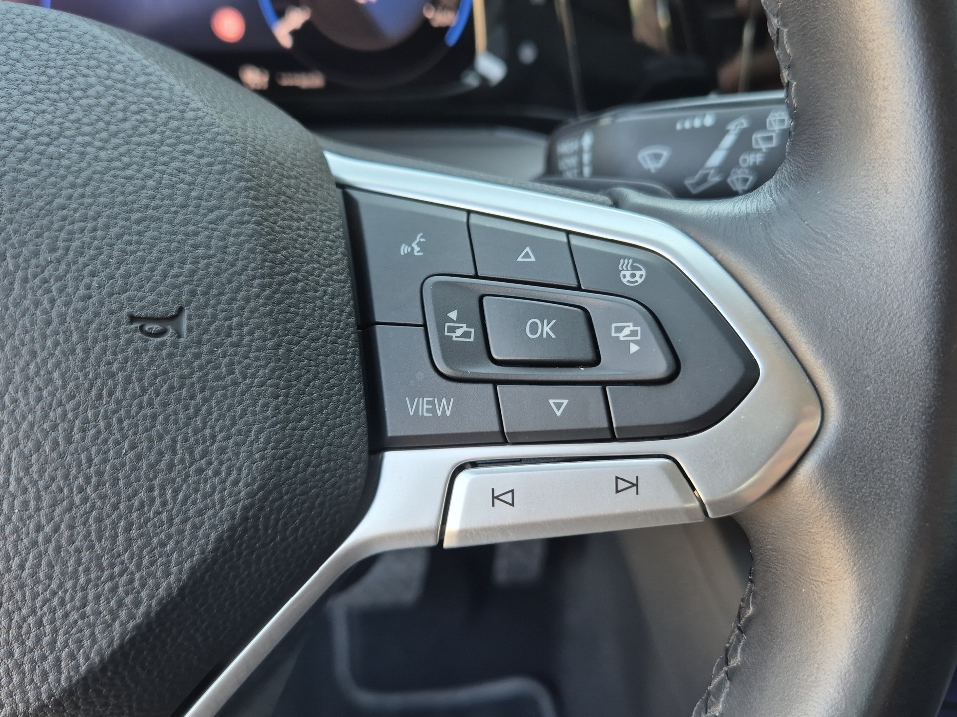 VW Golf 1.5 eTSI mHEV ACT First Edition DSG-image-18