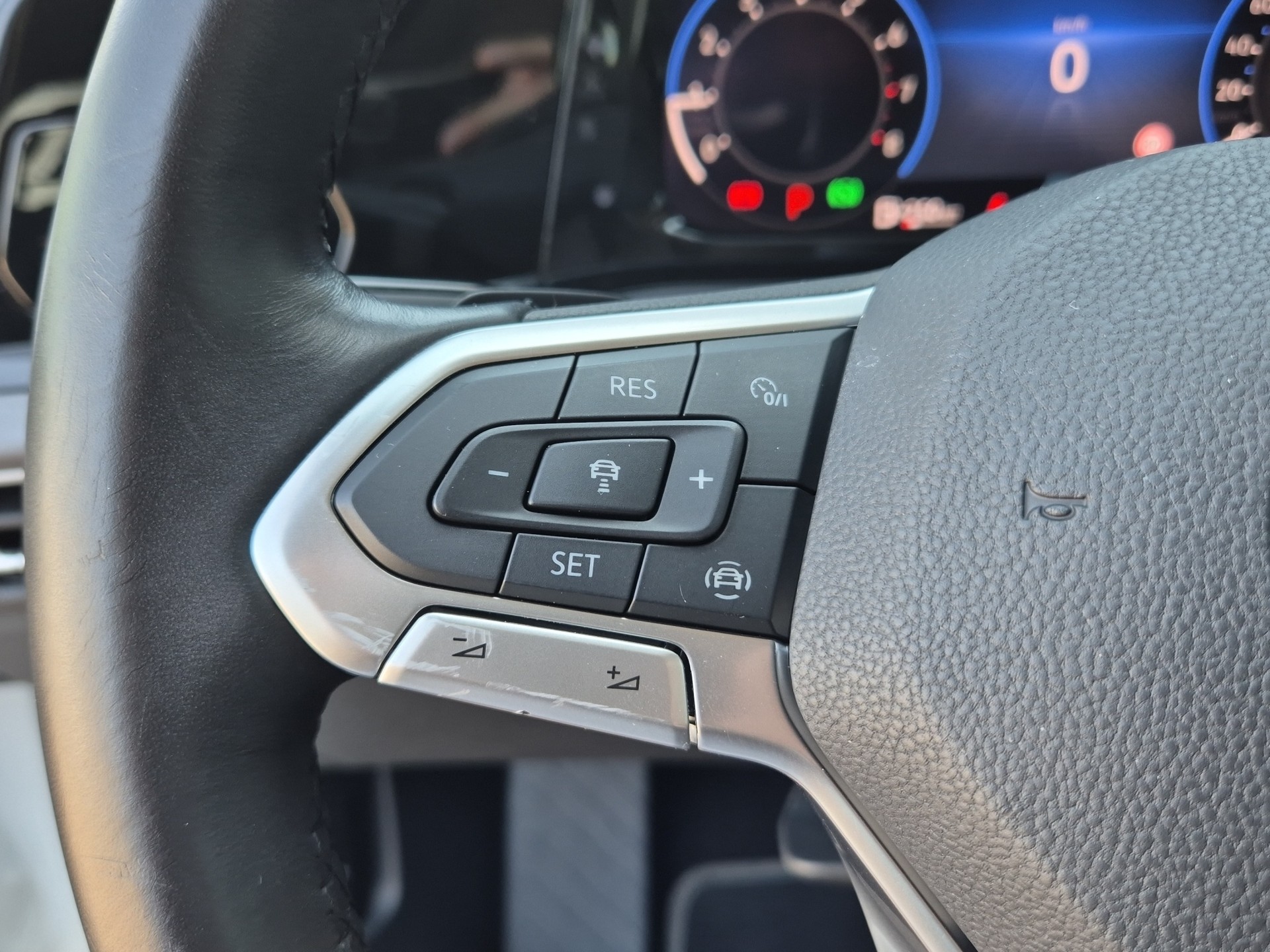 VW Golf 1.5 eTSI mHEV ACT First Edition DSG-image-19