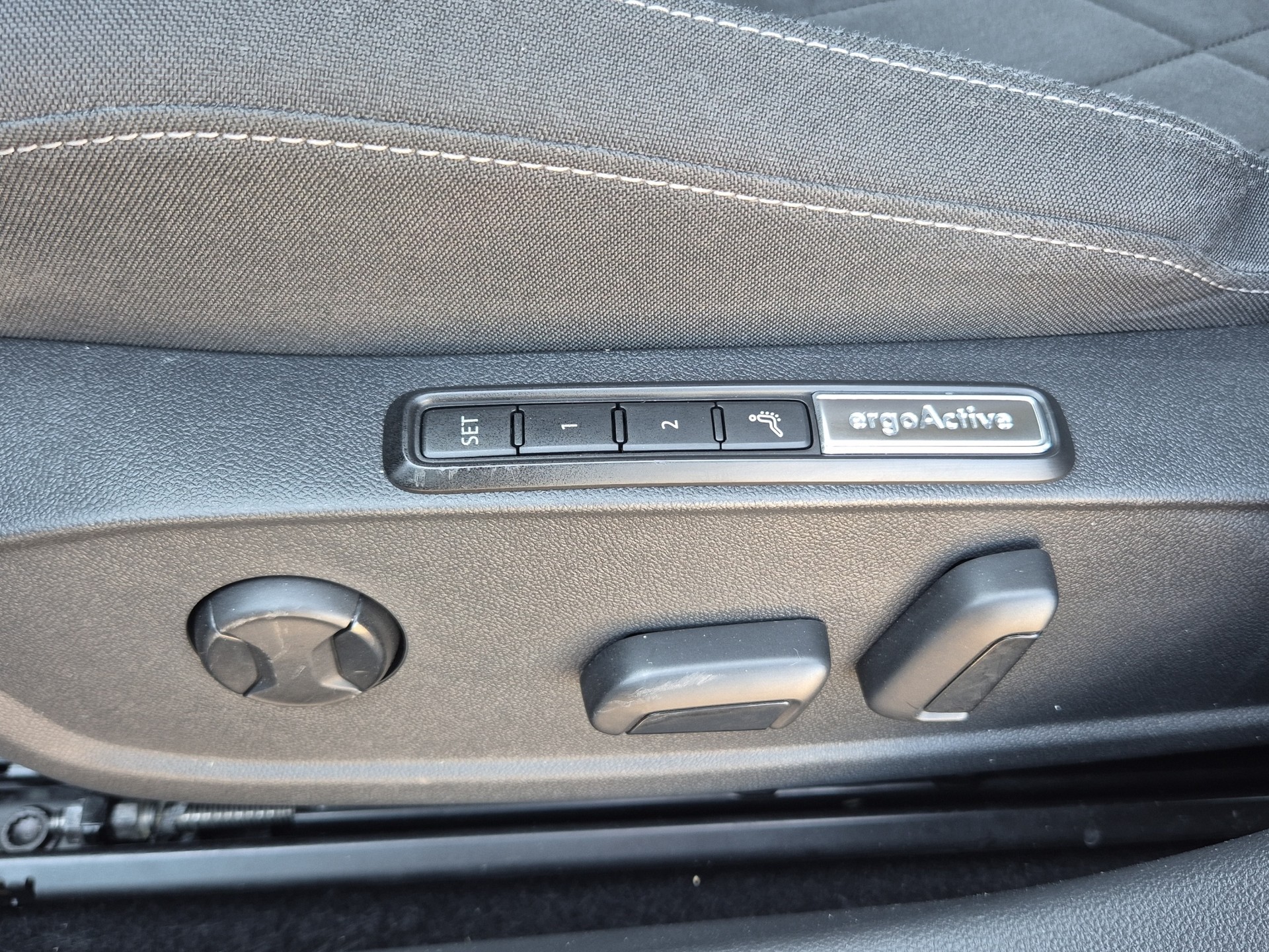 VW Golf 1.5 eTSI mHEV ACT First Edition DSG-image-10