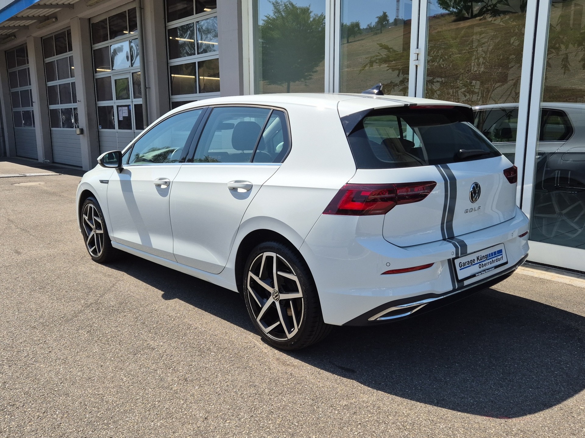 VW Golf 1.5 eTSI mHEV ACT First Edition DSG-image-4