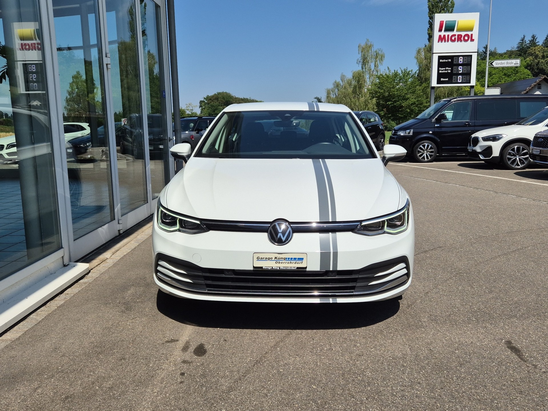 VW Golf 1.5 eTSI mHEV ACT First Edition DSG-image-1