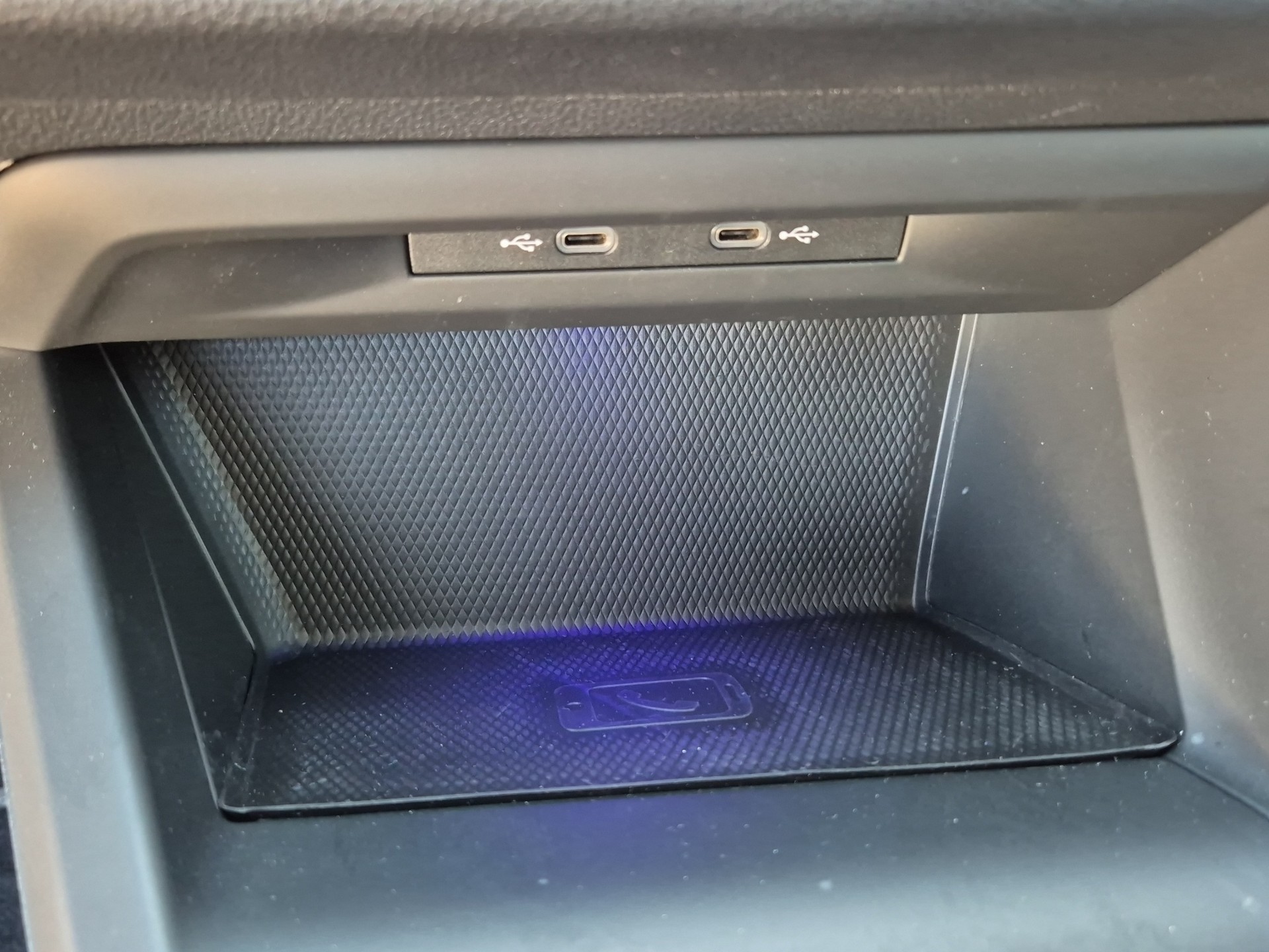 VW Golf 1.5 eTSI mHEV ACT First Edition DSG-image-14