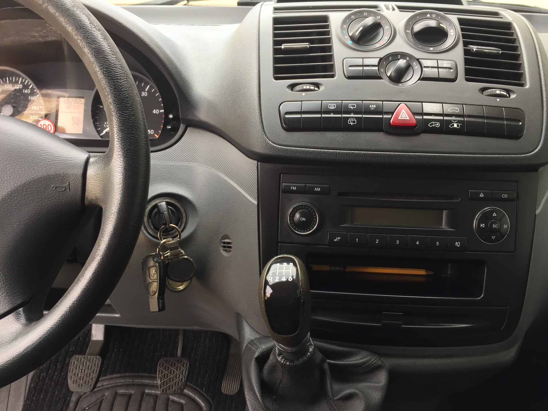 MERCEDES-BENZ Vito 109 CDI-image-13