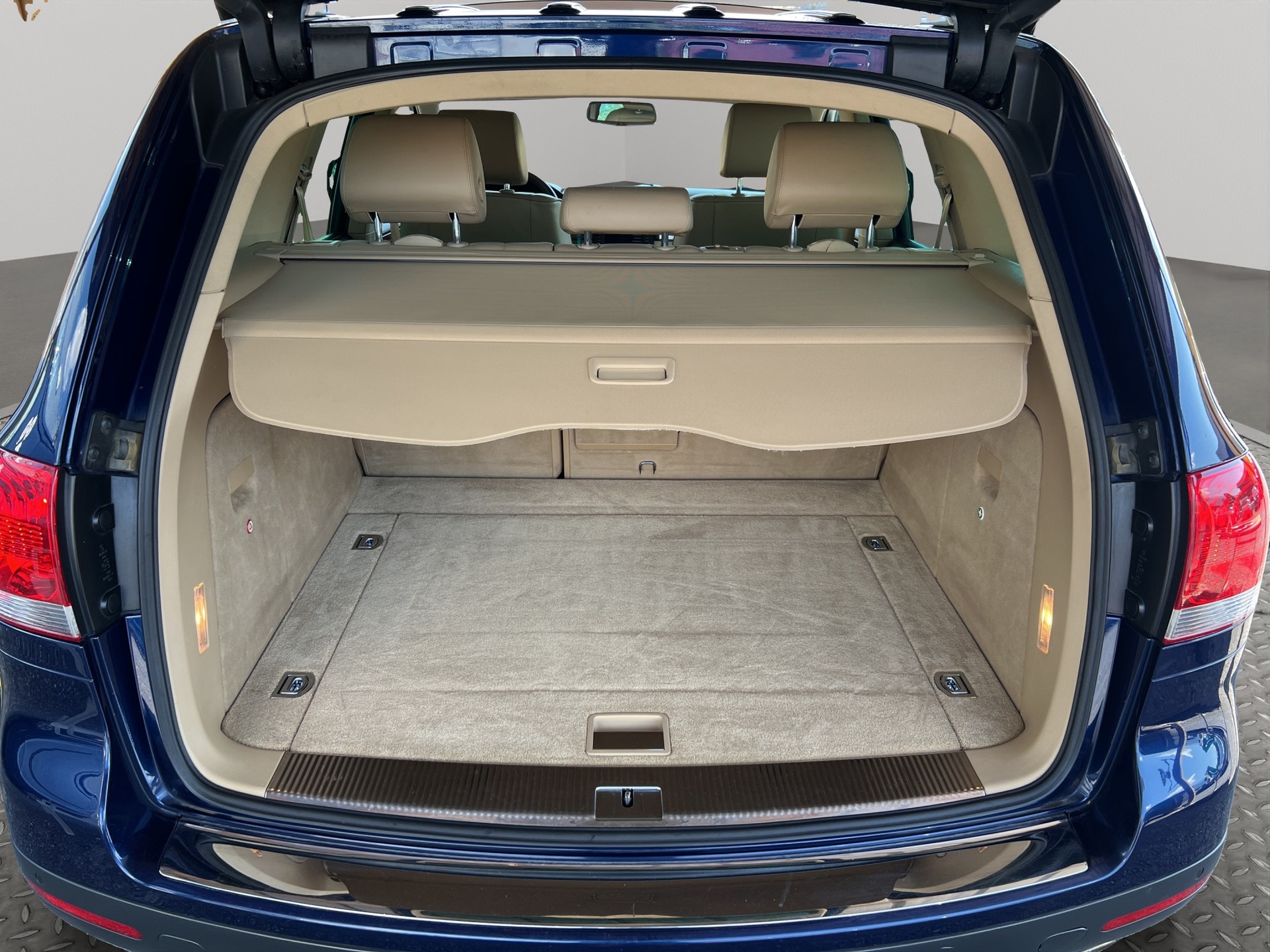 VW Touareg 4.2 V8 Automatic-image-5