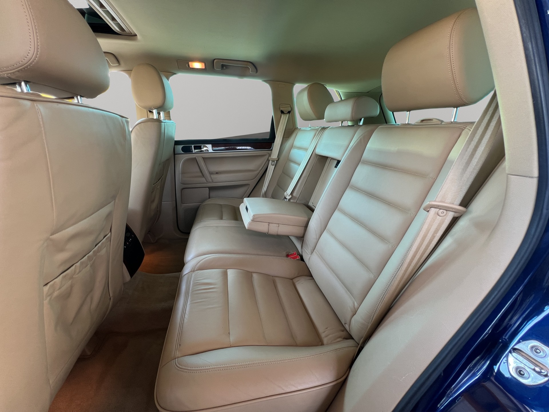 VW Touareg 4.2 V8 Automatic-image-10