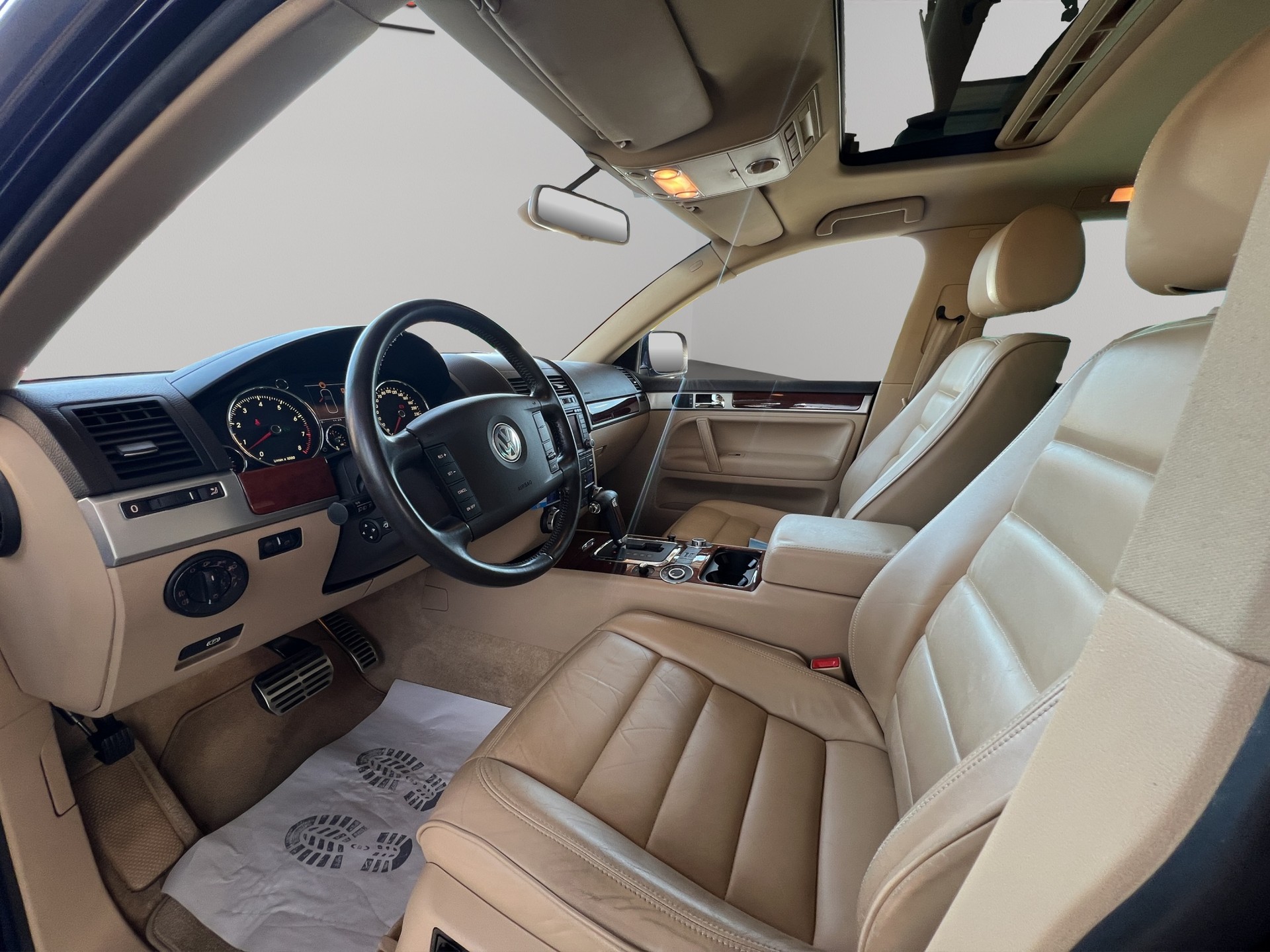 VW Touareg 4.2 V8 Automatic-image-9