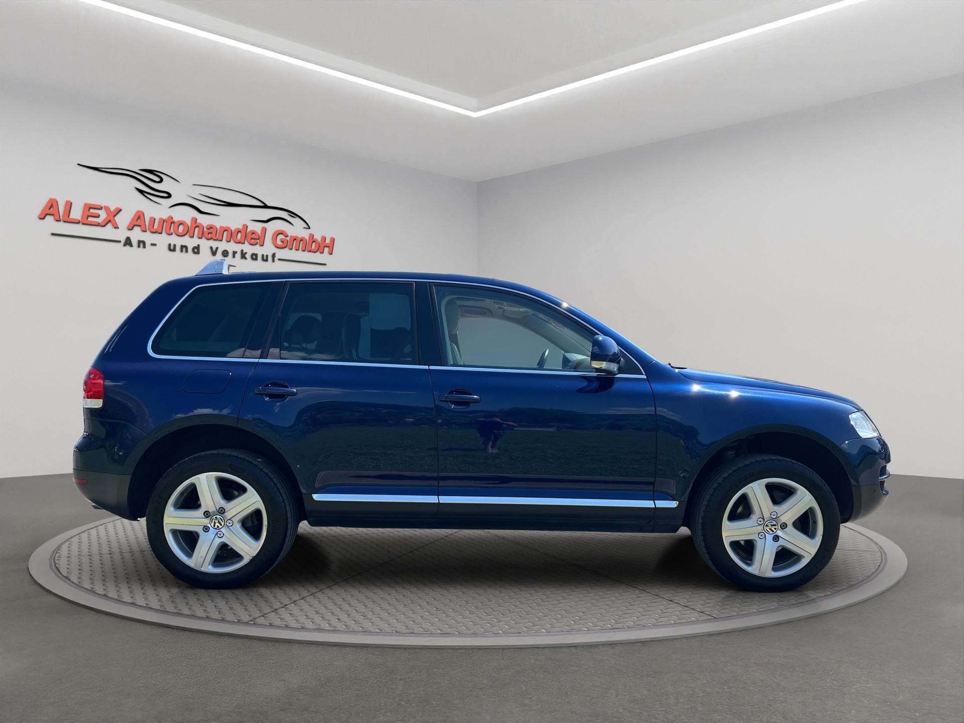 VW Touareg 4.2 V8 Automatic-image-7