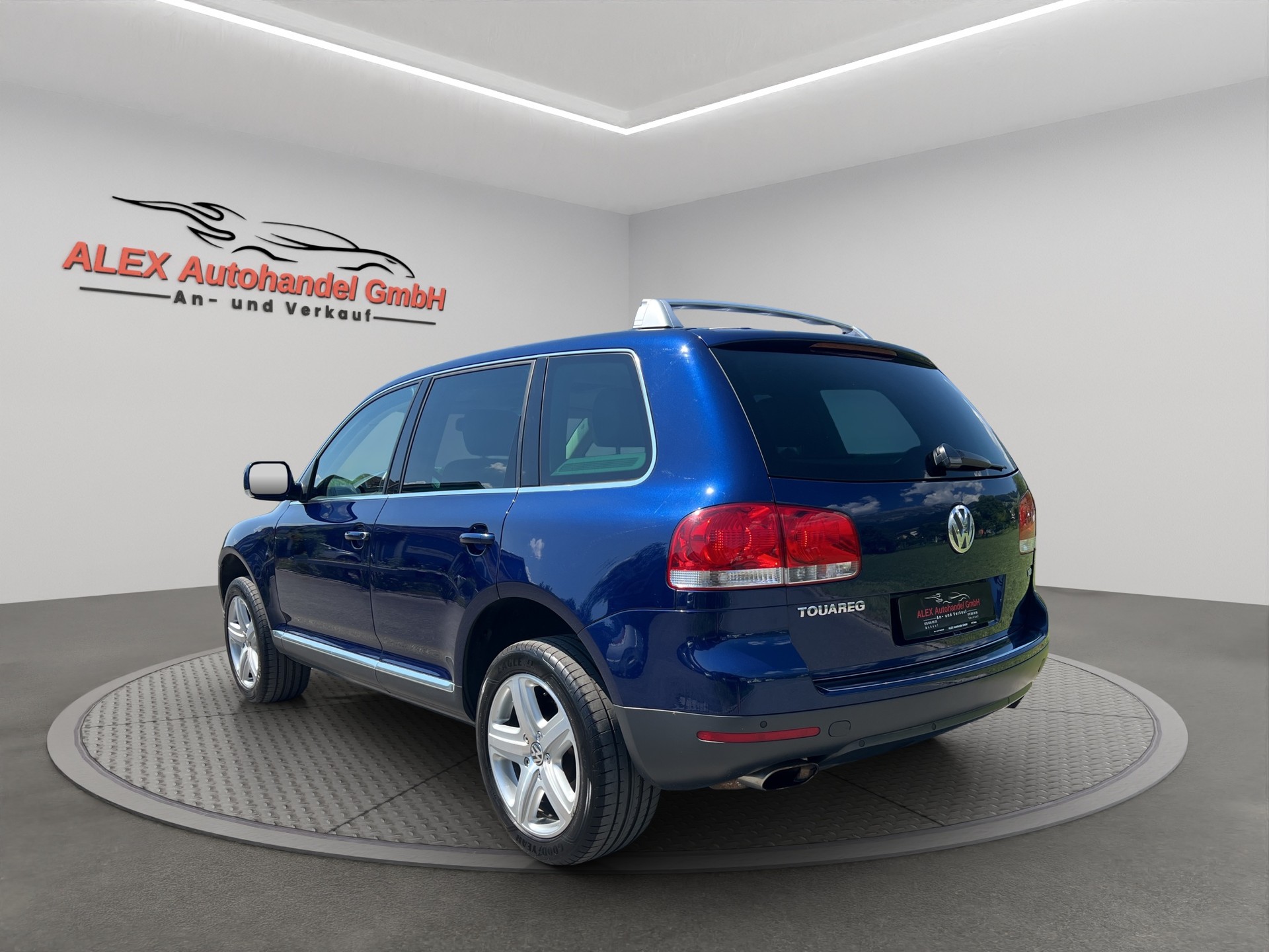 VW Touareg 4.2 V8 Automatic-image-3