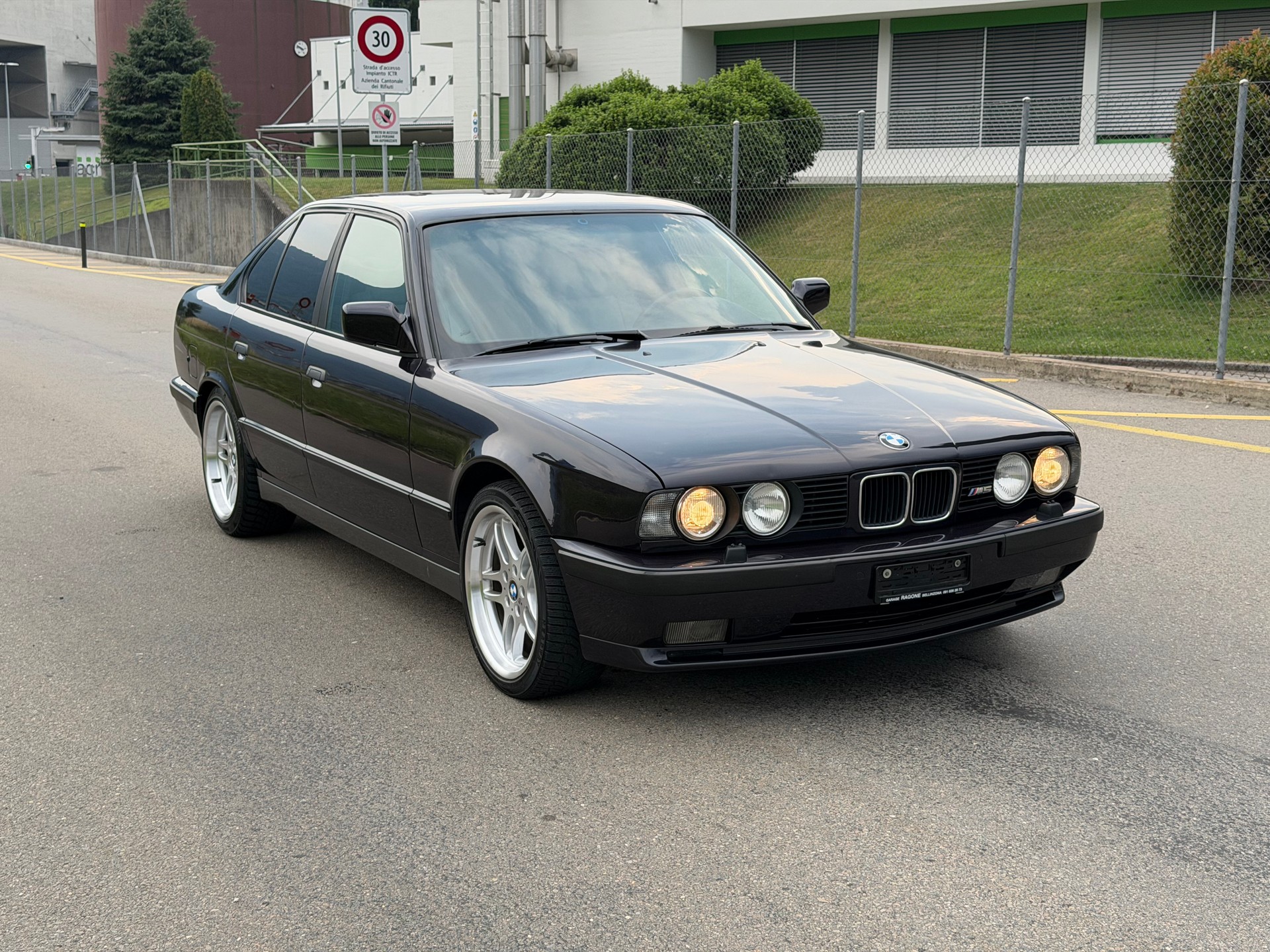 BMW M5 E34-image-5