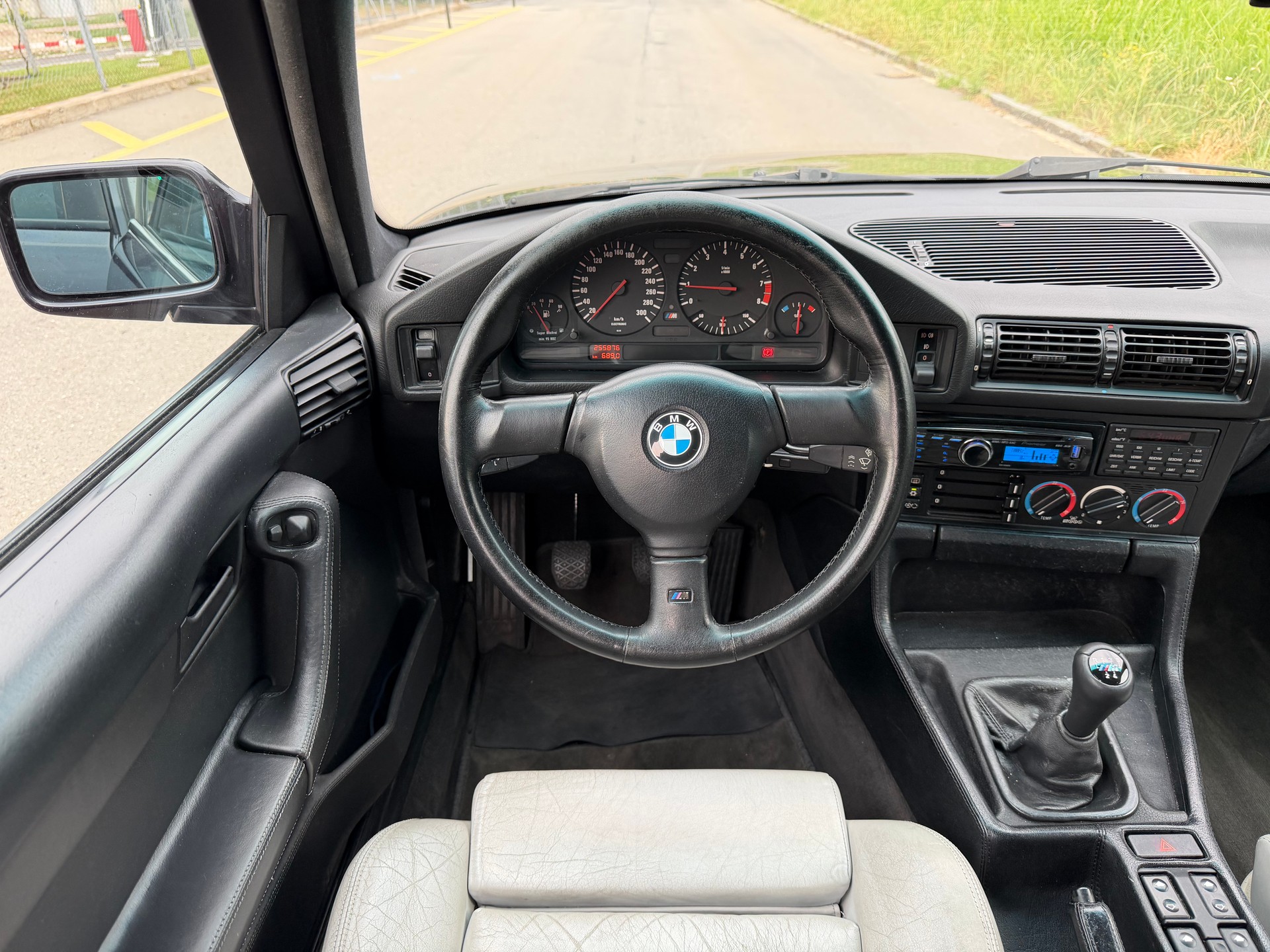 BMW M5 E34-image-10