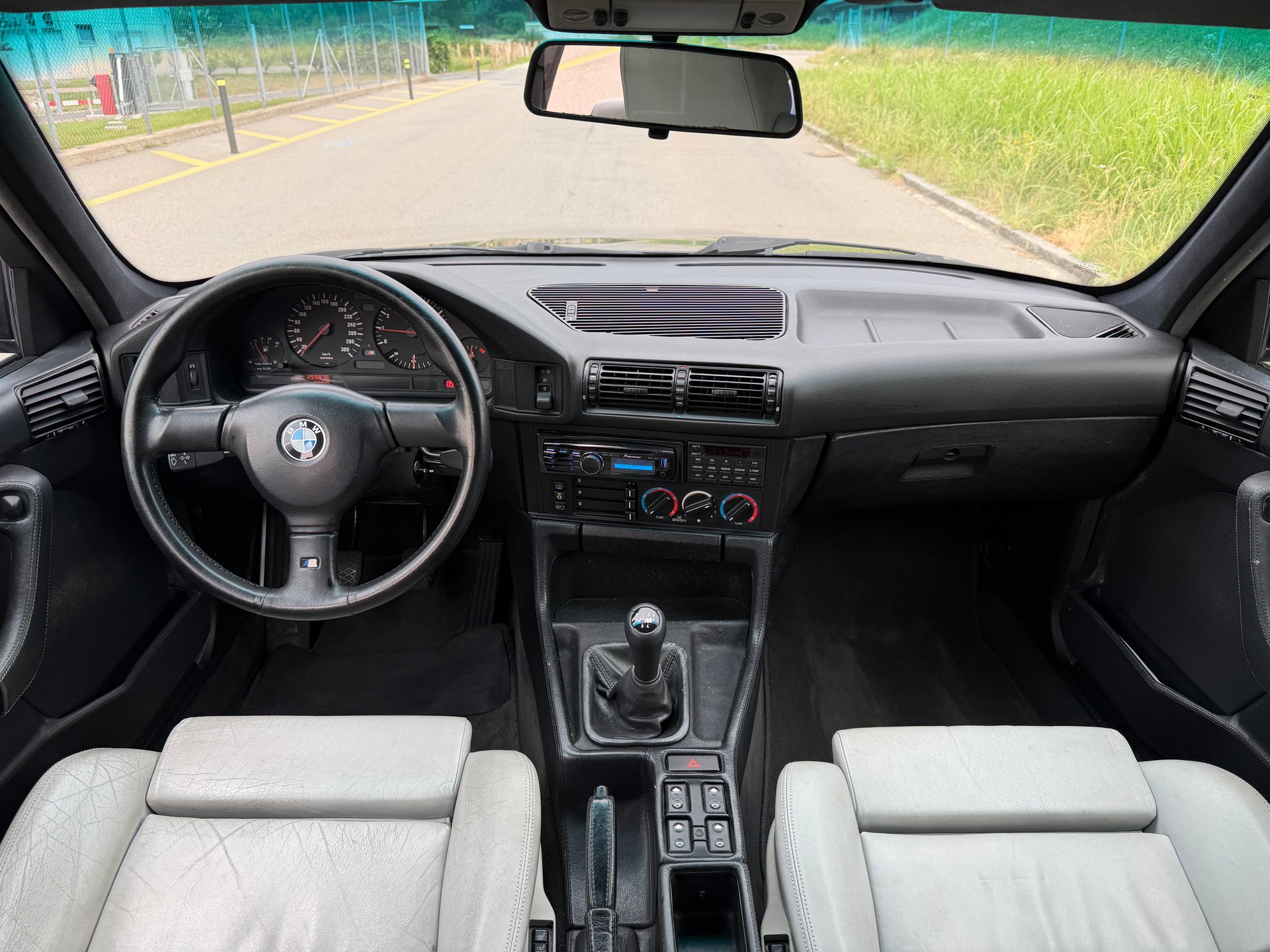 BMW M5 E34-image-9