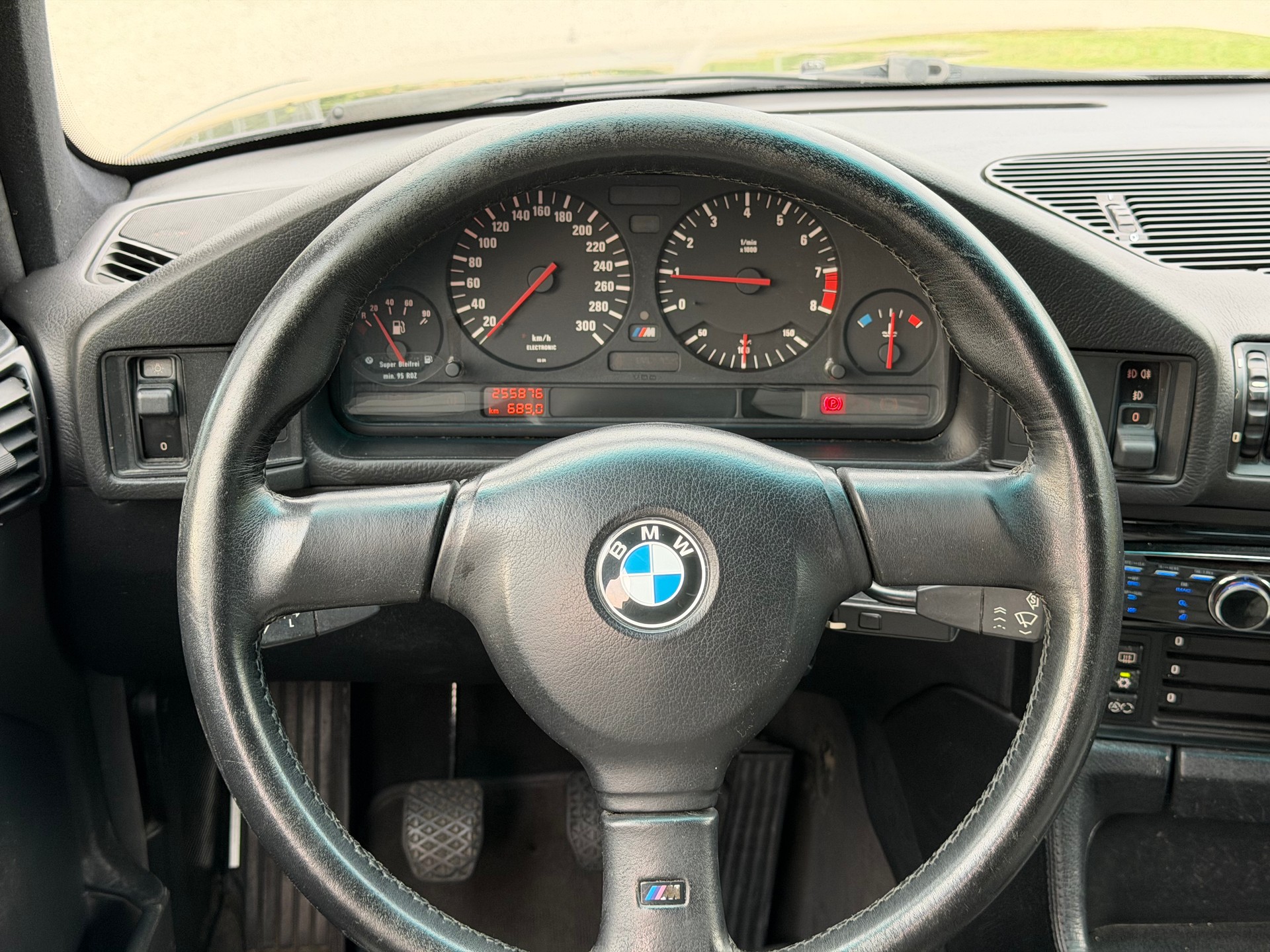 BMW M5 E34-image-11
