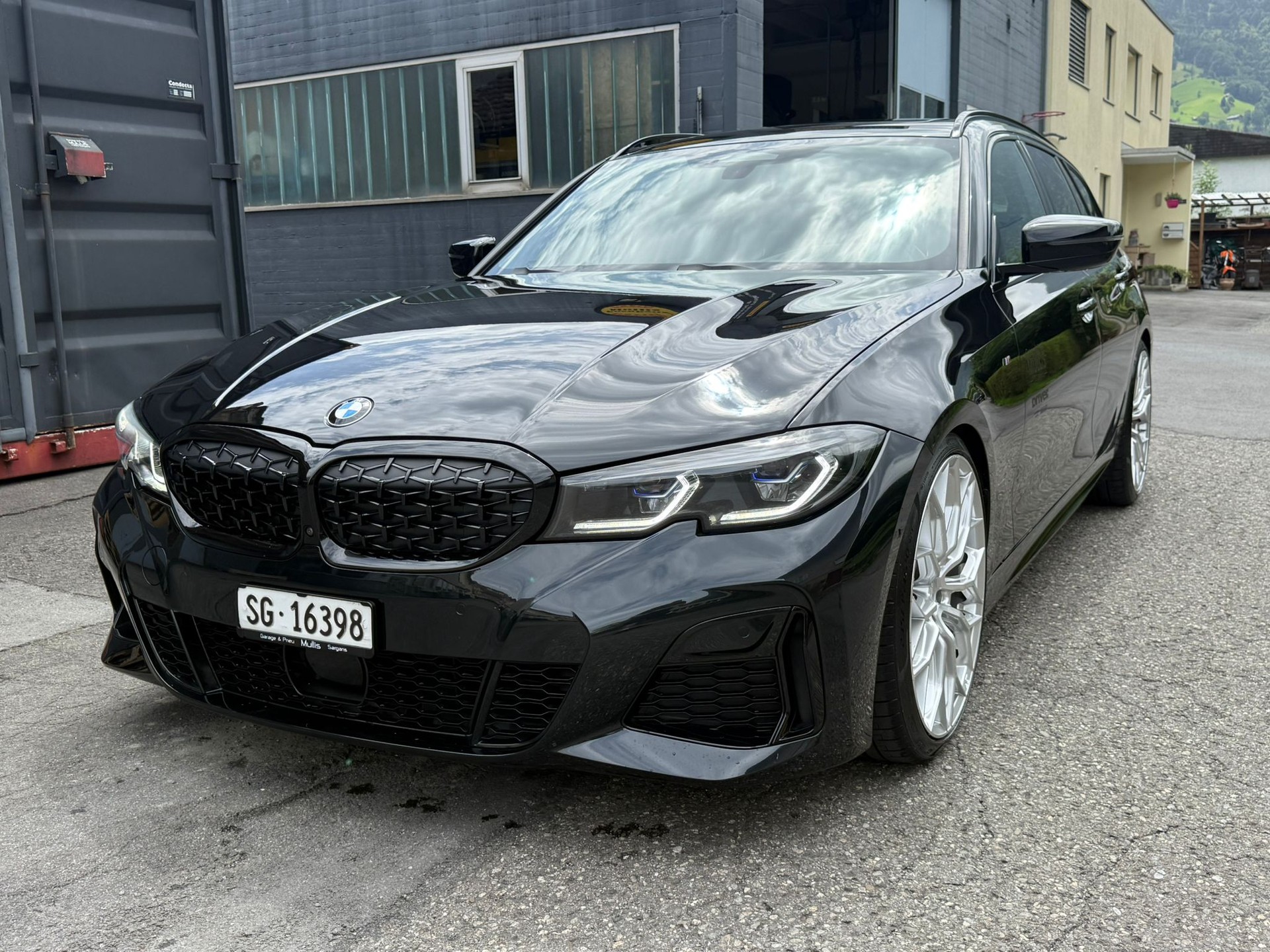 BMW M340i xDrive-image-1