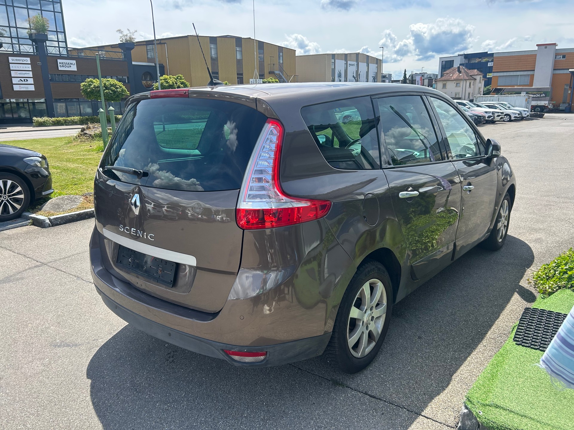RENAULT Grand Scénic 2.0 16V Dynamique X-Tronic CVT-image-9