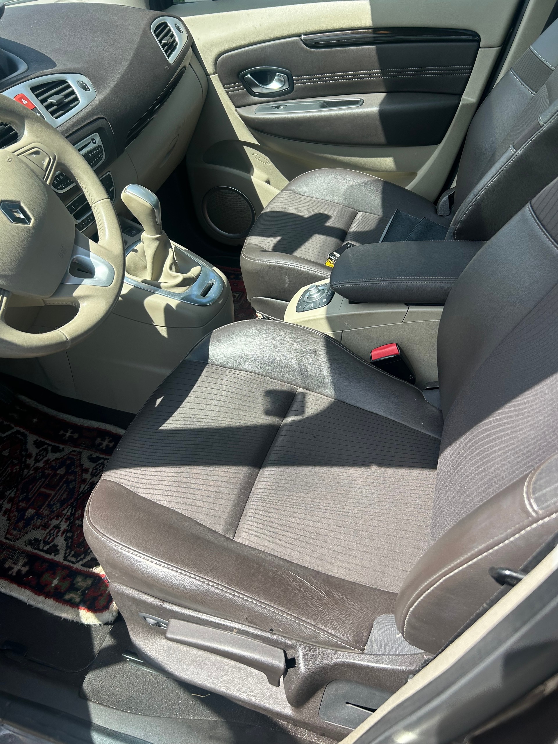 RENAULT Grand Scénic 2.0 16V Dynamique X-Tronic CVT-image-6
