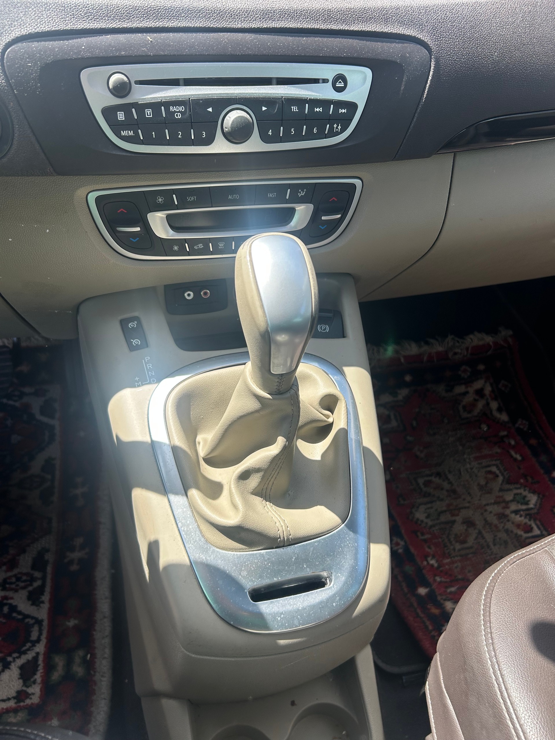RENAULT Grand Scénic 2.0 16V Dynamique X-Tronic CVT-image-2