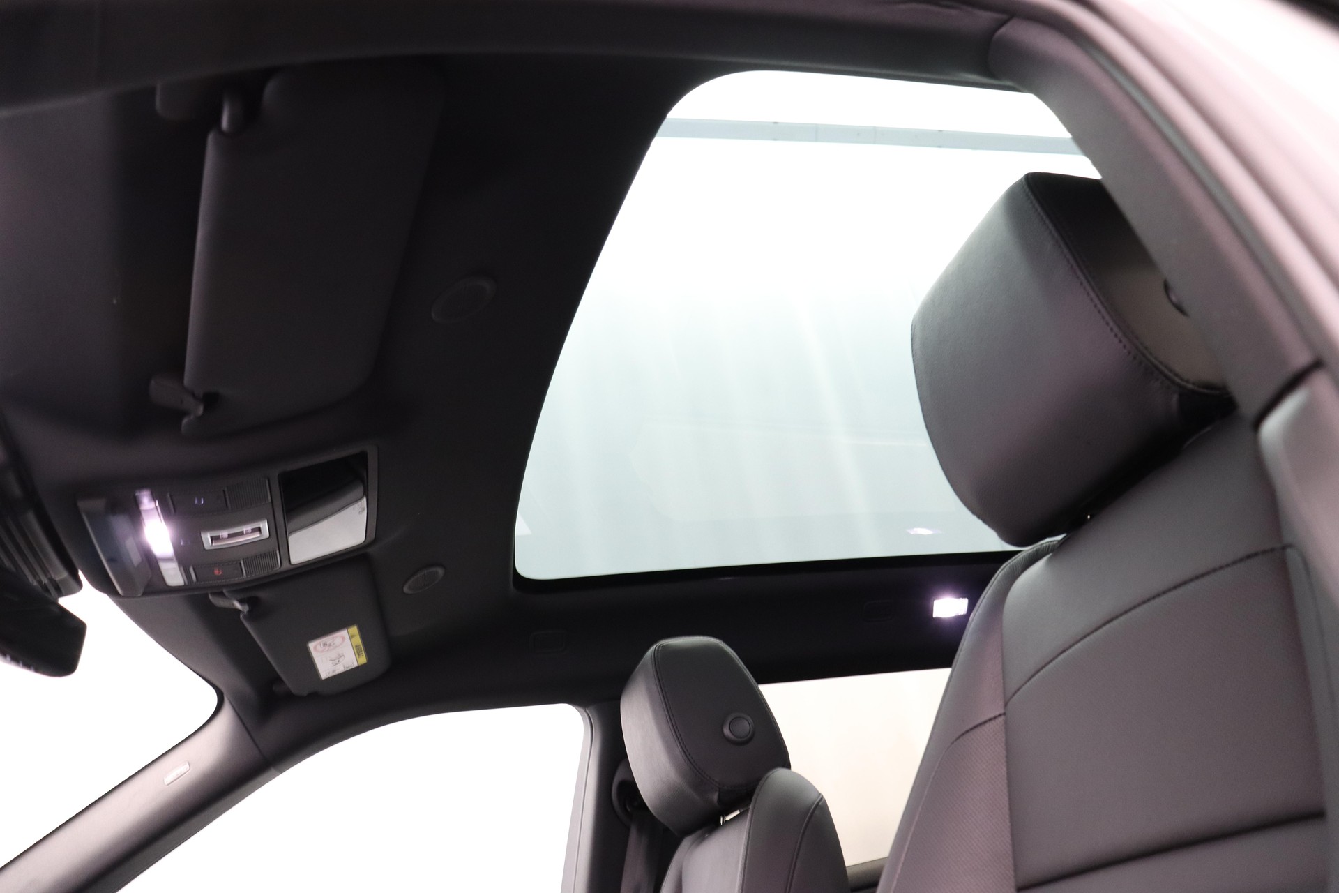 LAND ROVER Range Rover Evoque 1.5 T 270e Dynamic SE-image-14