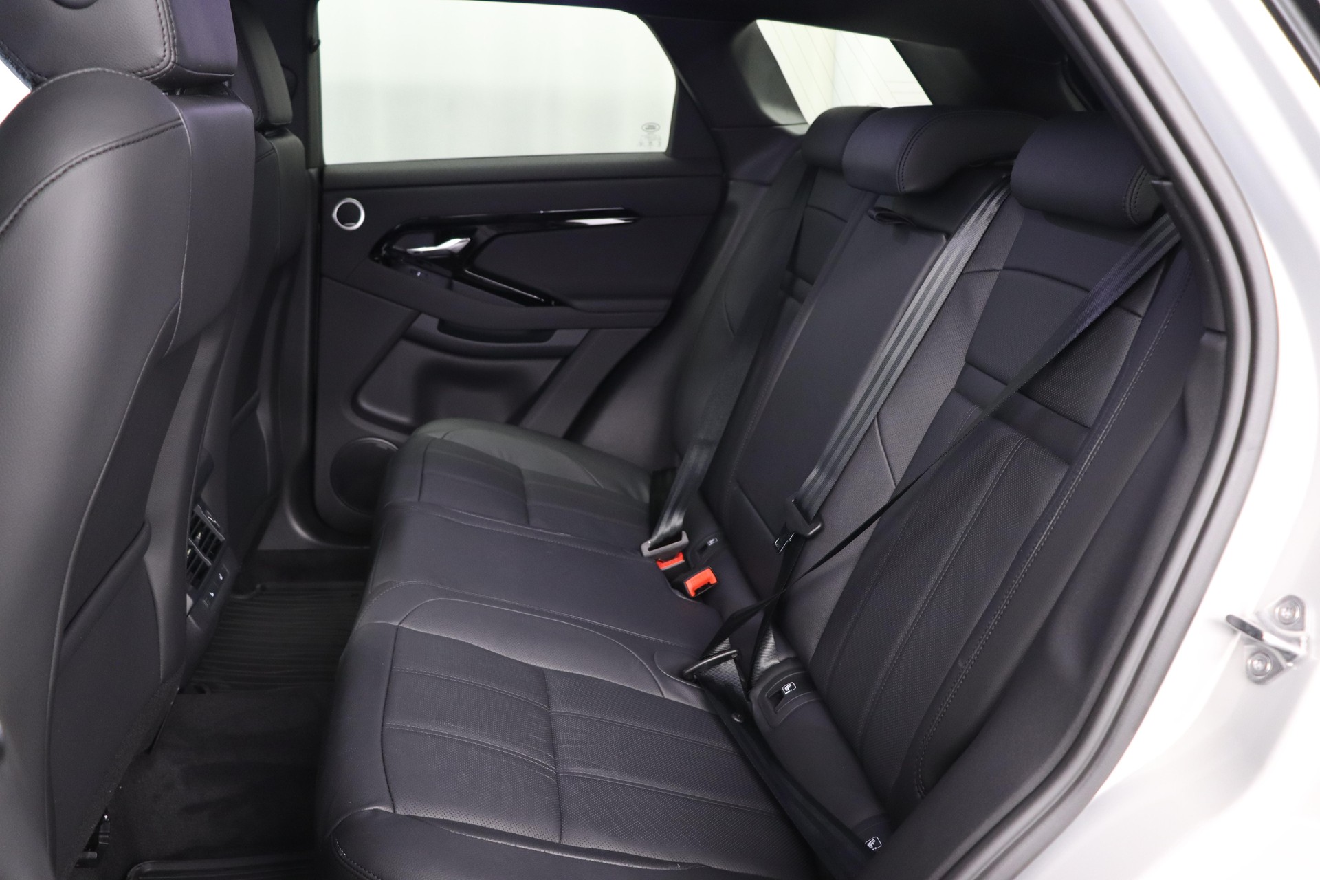 LAND ROVER Range Rover Evoque 1.5 T 270e Dynamic SE-image-8
