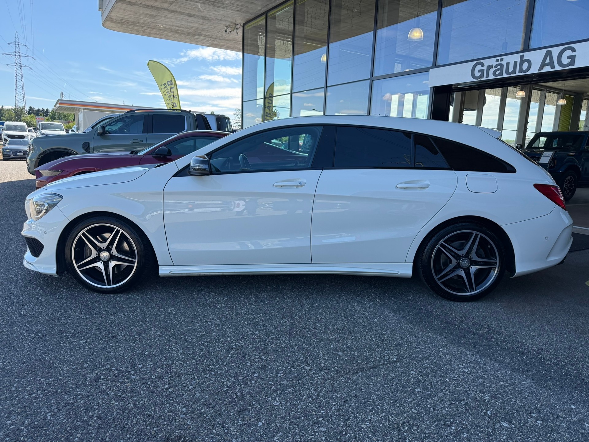 MERCEDES-BENZ CLA Shooting Brake 250 AMG Line 7G-DCT 4Matic-image-3