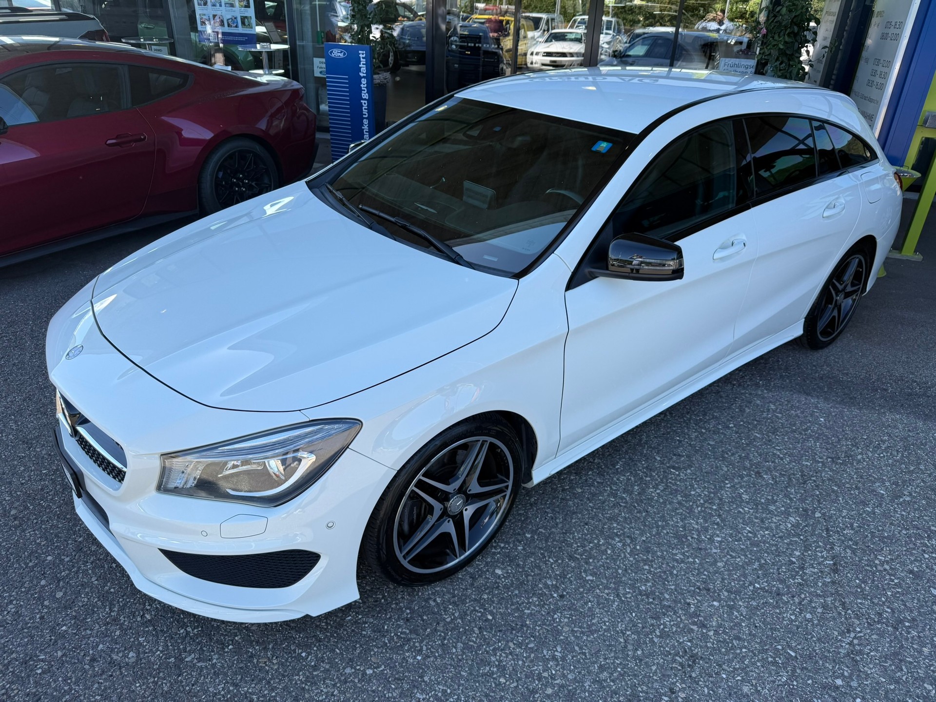 MERCEDES-BENZ CLA Shooting Brake 250 AMG Line 7G-DCT 4Matic-image-2