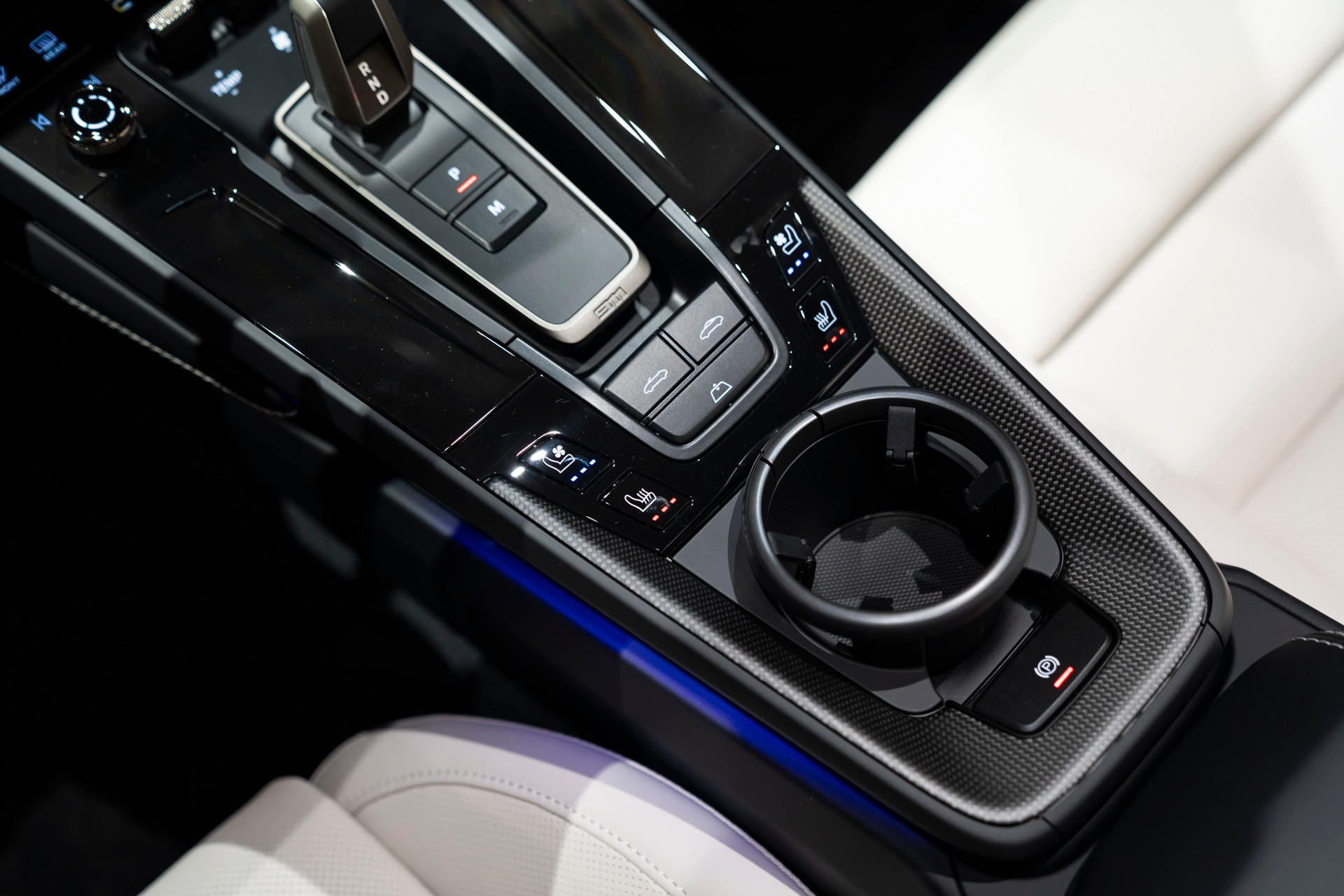 PORSCHE 911 Turbo S Cabriolet PDK-image-17