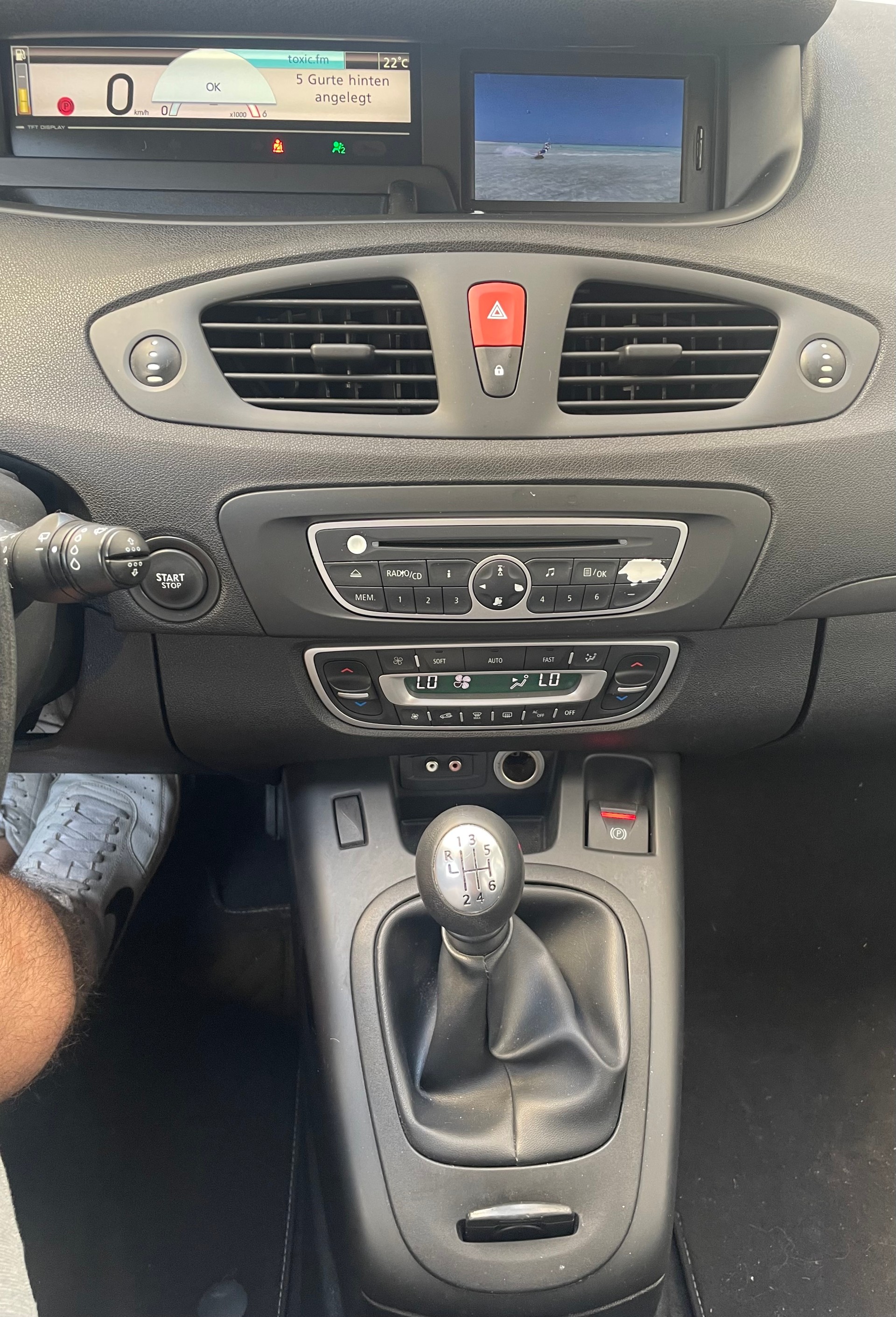 RENAULT Scénic 1.5 dCi Expression-image-8