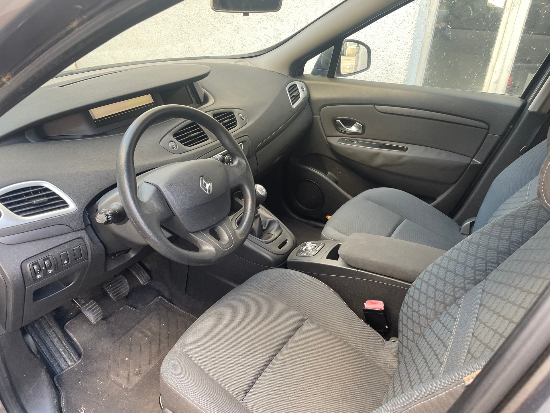 RENAULT Scénic 1.5 dCi Expression-image-6
