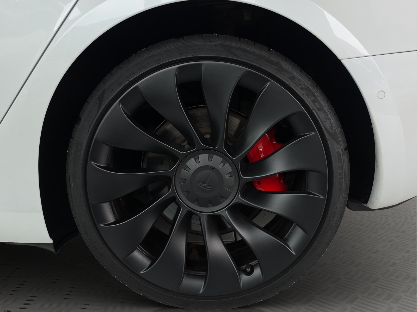 TESLA Model 3 Performance Dual Motor AWD-image-15