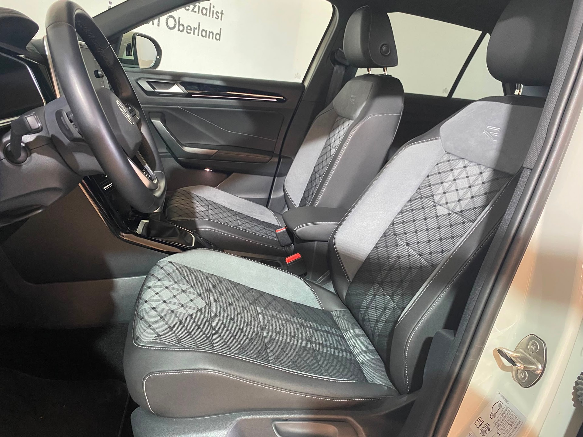 VW T-Roc 1.5 TSI EVO R-Line DSG-image-5