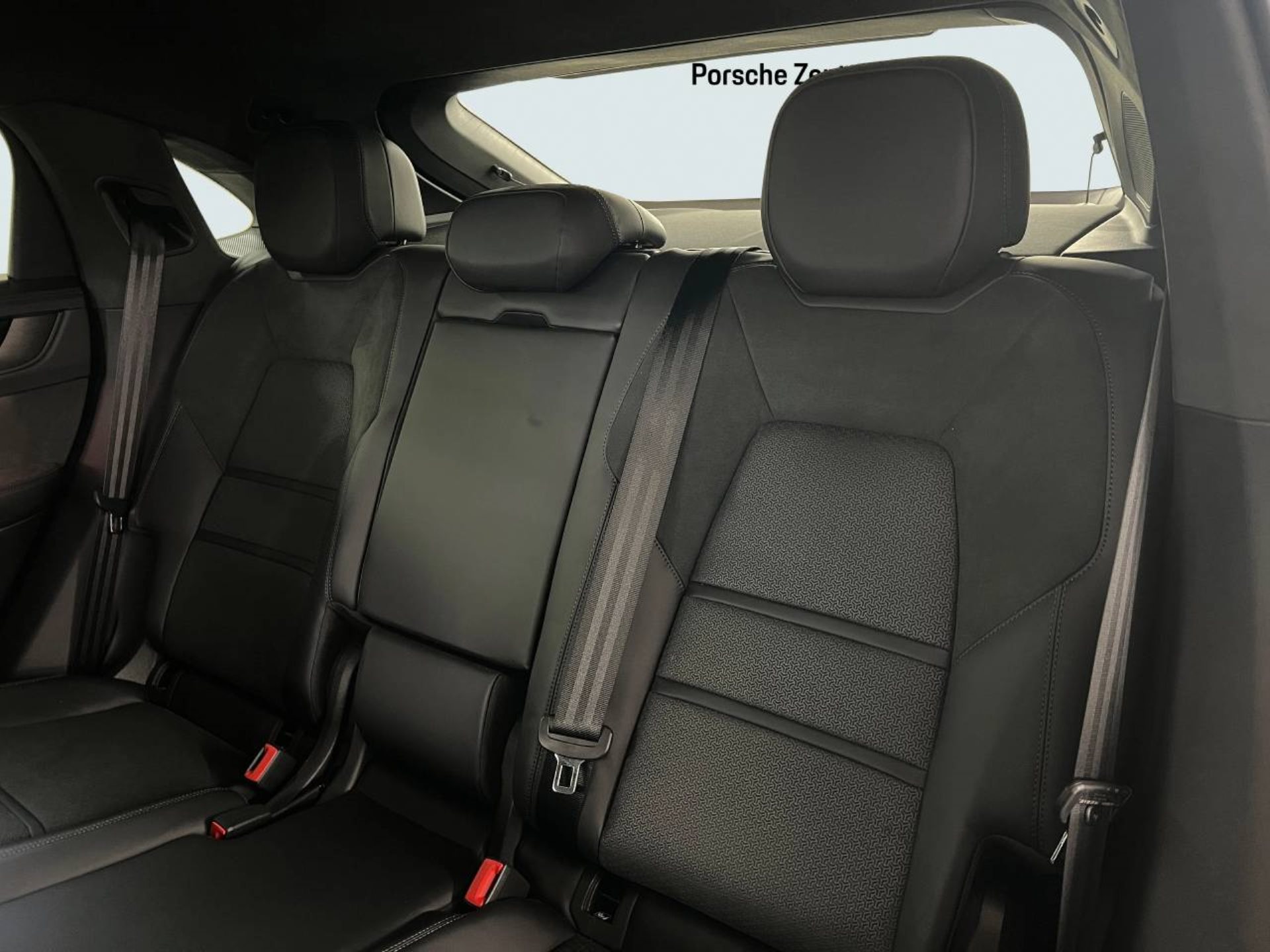 PORSCHE Cayenne GTS Coupé-image-23