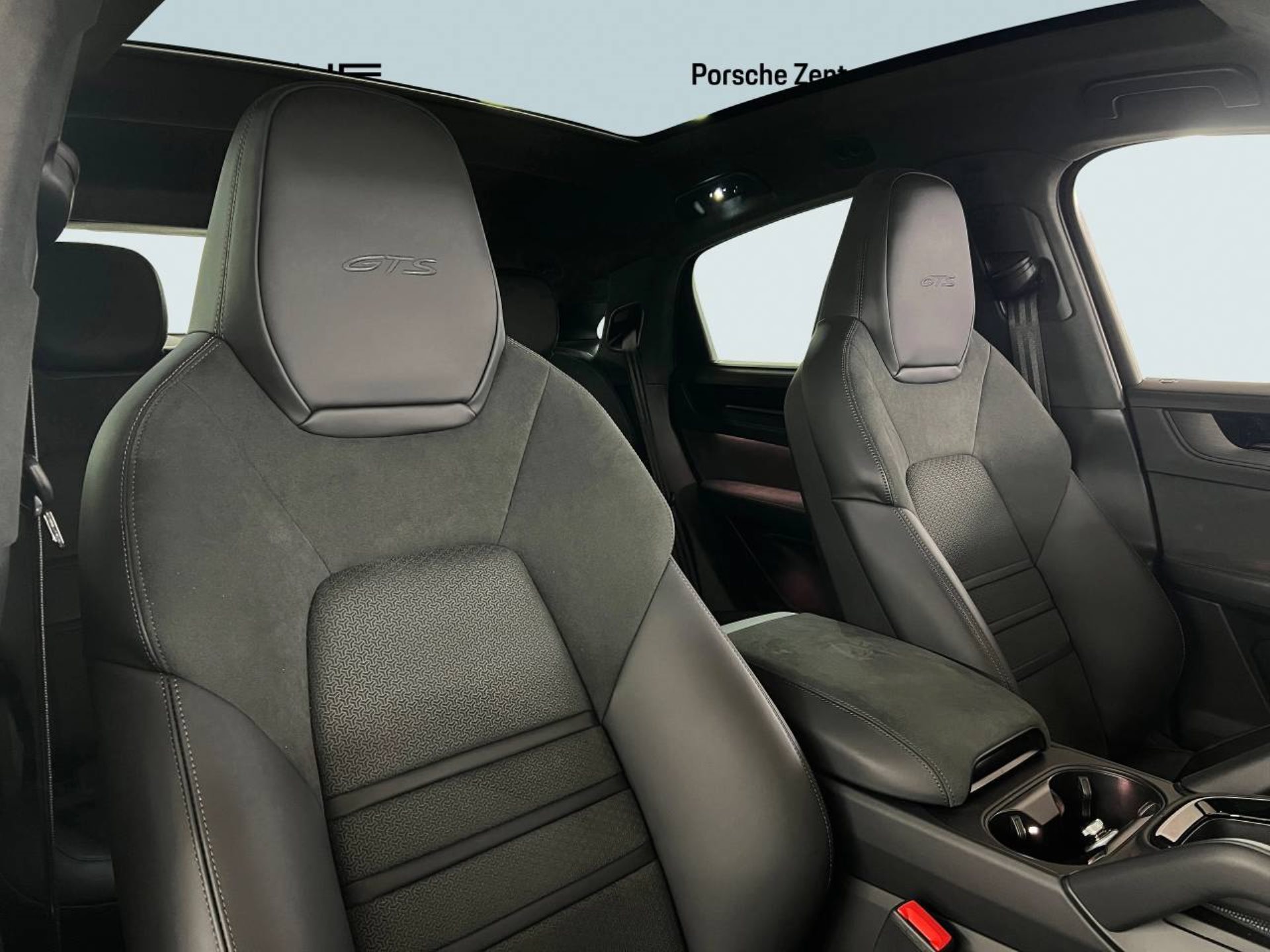PORSCHE Cayenne GTS Coupé-image-20