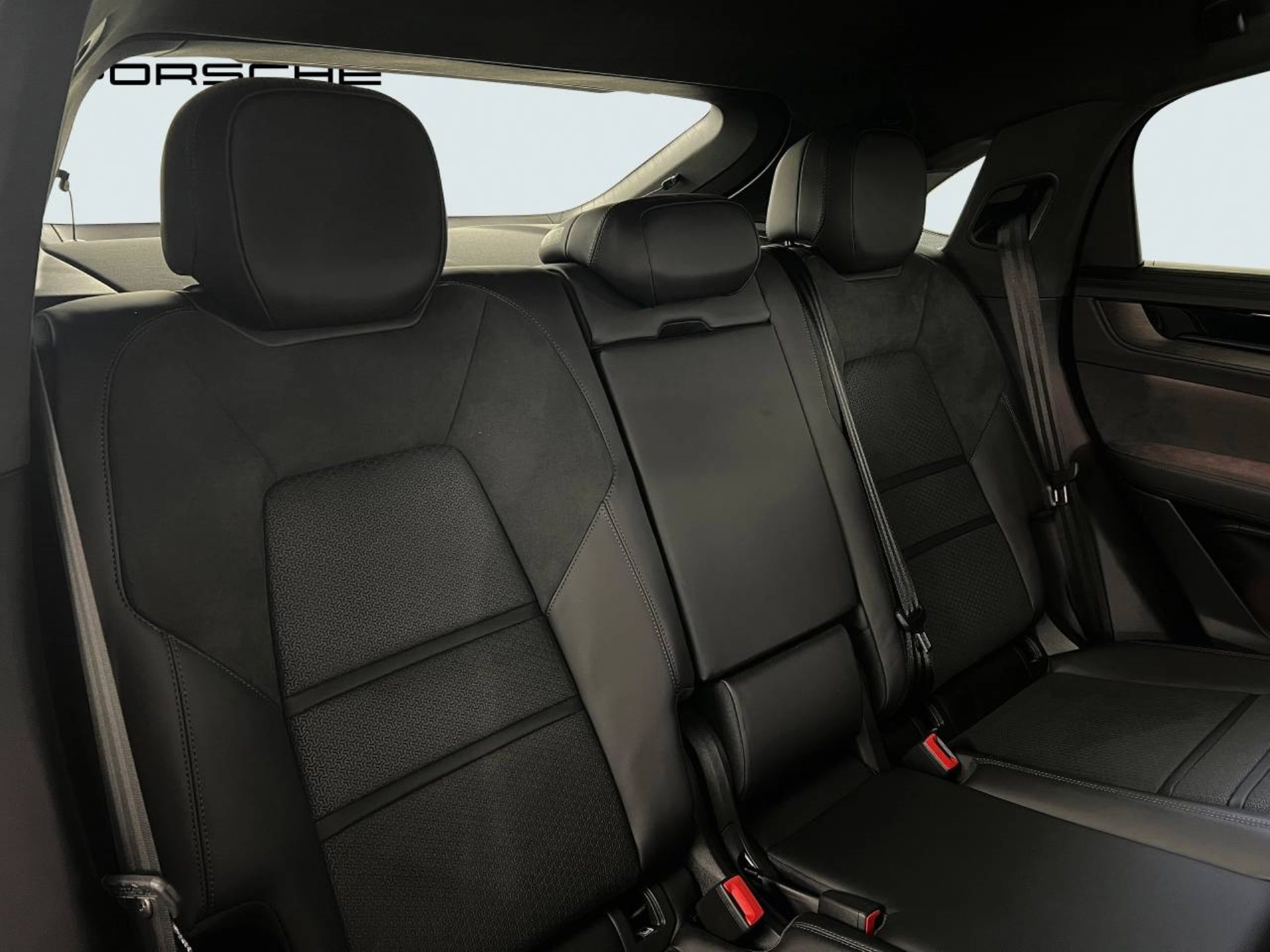 PORSCHE Cayenne GTS Coupé-image-24